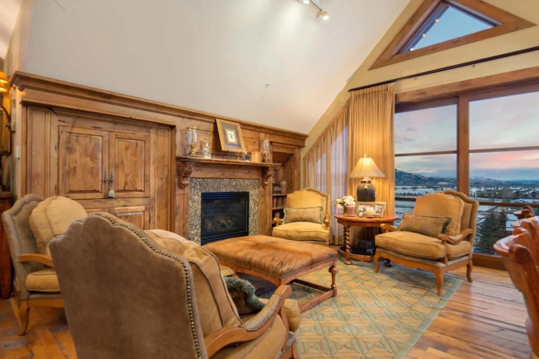 Living room in Snake River Lodge