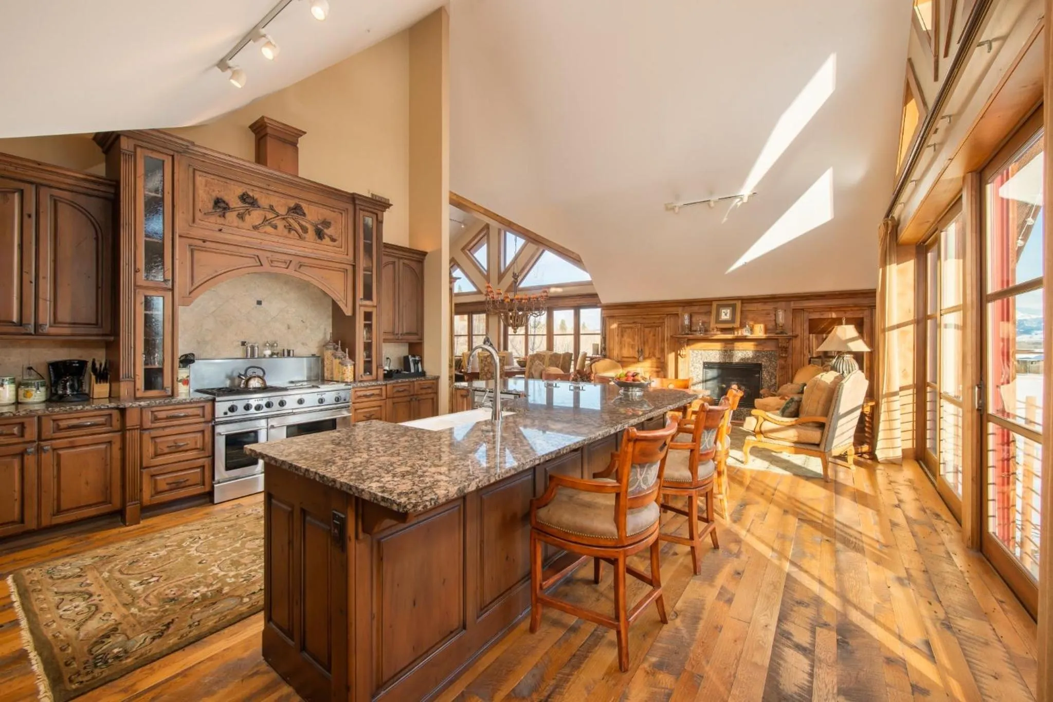Kitchen or kitchenette in Snake River Lodge