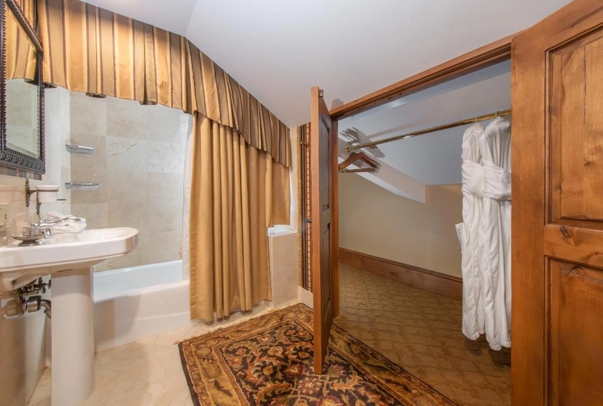 Bathroom in Snake River Lodge