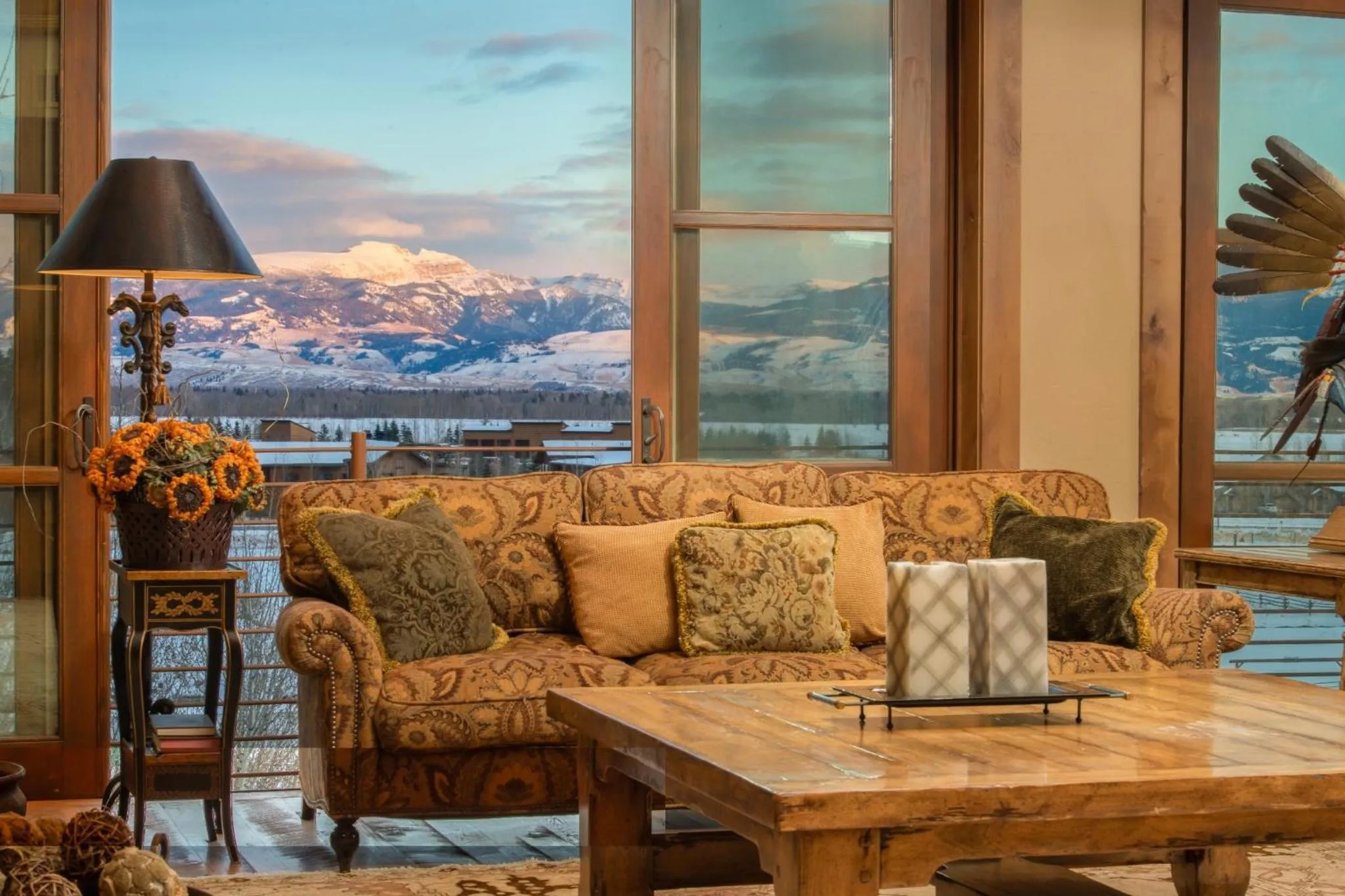 Living room in Snake River Lodge