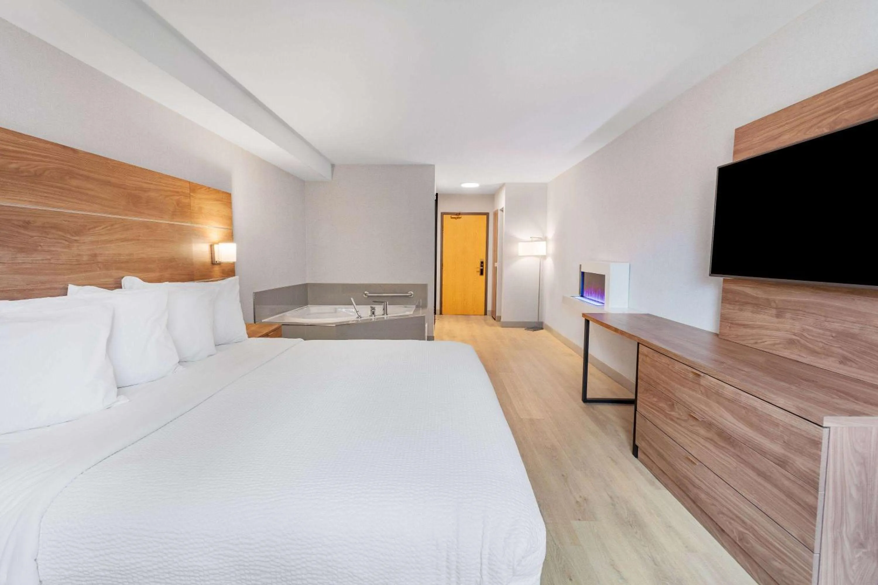 Bed in Super 8 by Wyndham Cornwall ON