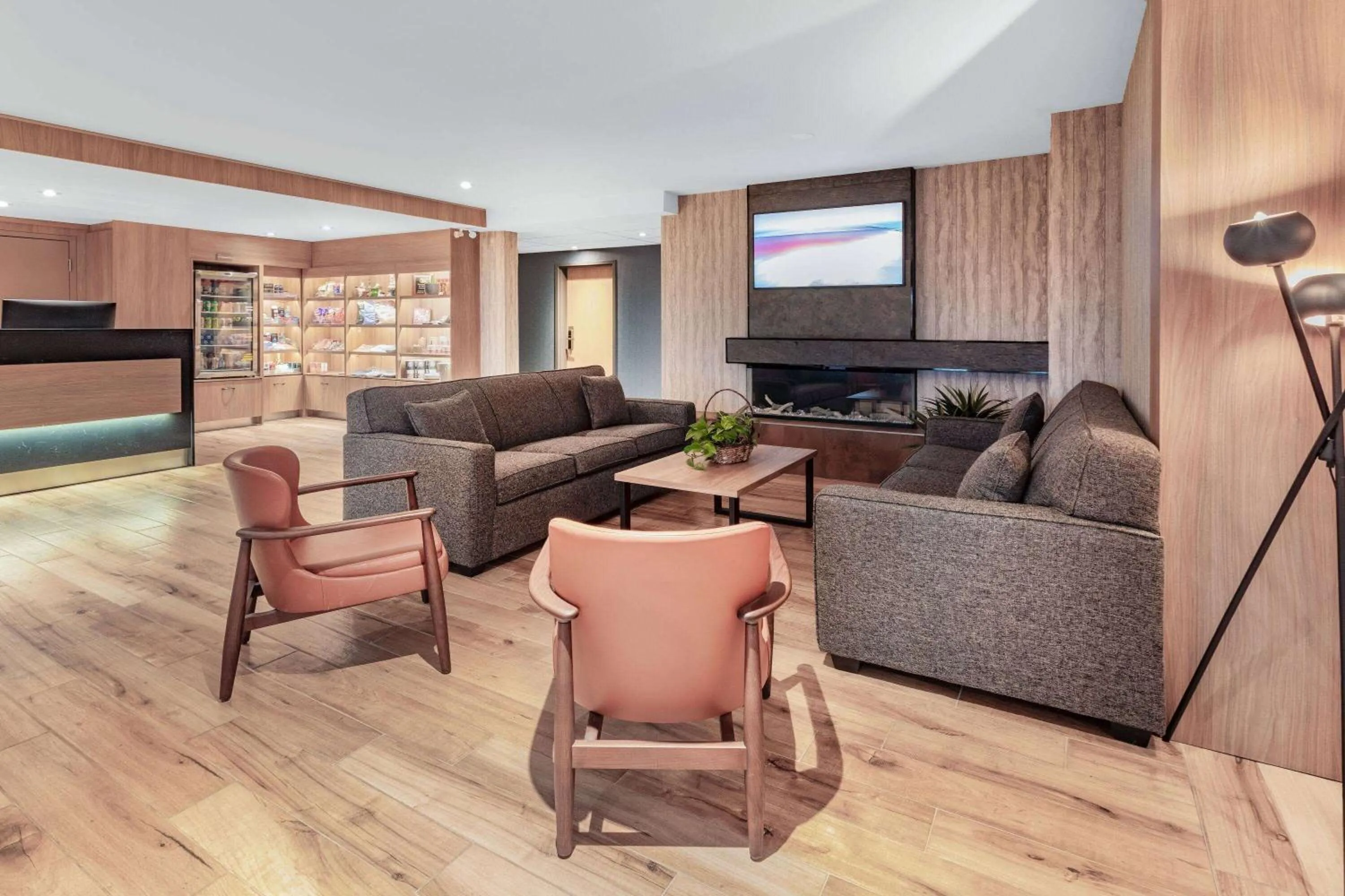 Lobby or reception in Super 8 by Wyndham Cornwall ON