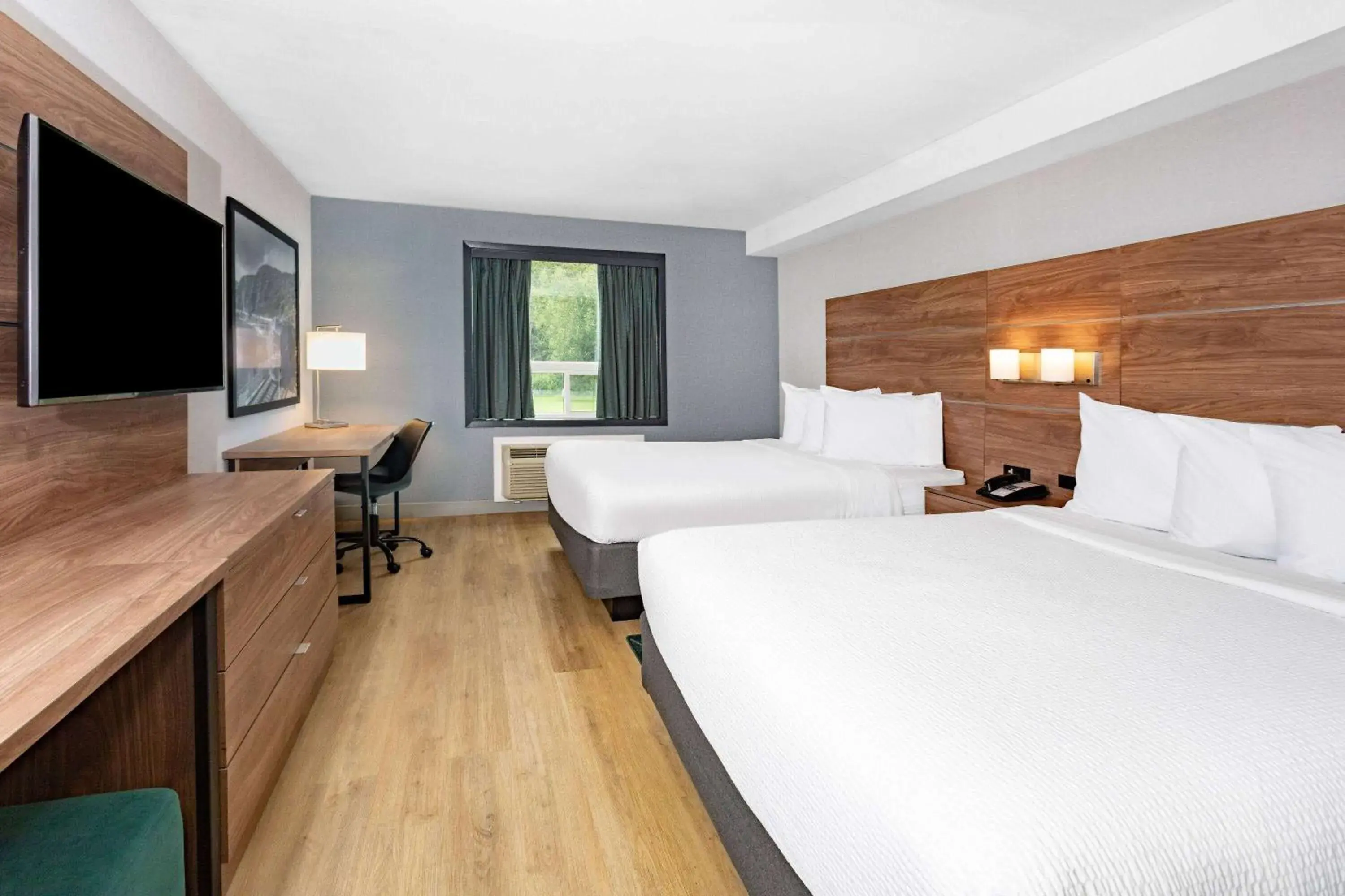 Queen Room with Two Queen Beds - Non-Smoking in Super 8 by Wyndham Cornwall ON Queen Room with Two Queen Beds - Non-Smoking in Super 8 by Wyndham Cornwall ON