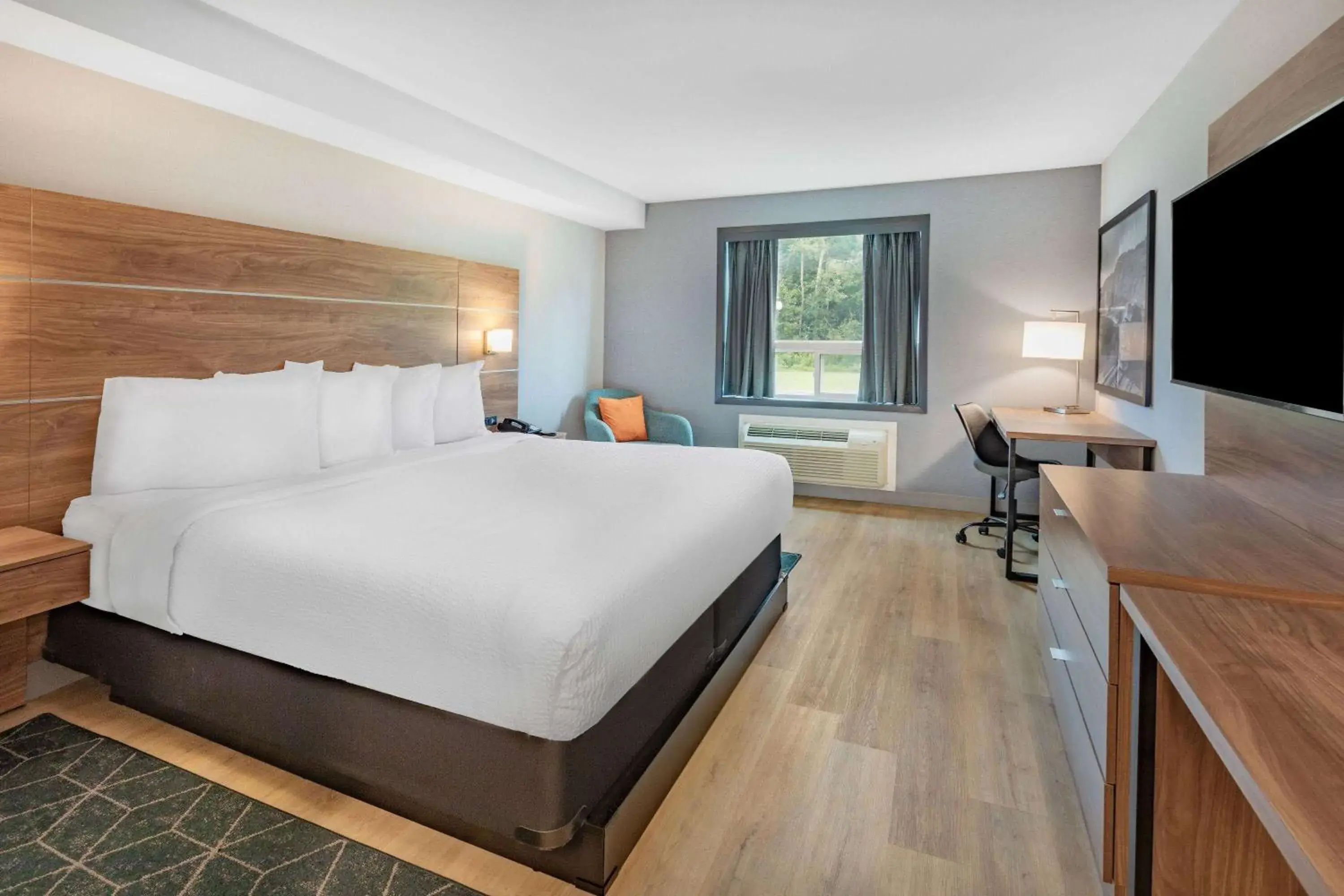 King Room - Non-Smoking in Super 8 by Wyndham Cornwall ON King Room - Non-Smoking in Super 8 by Wyndham Cornwall ON