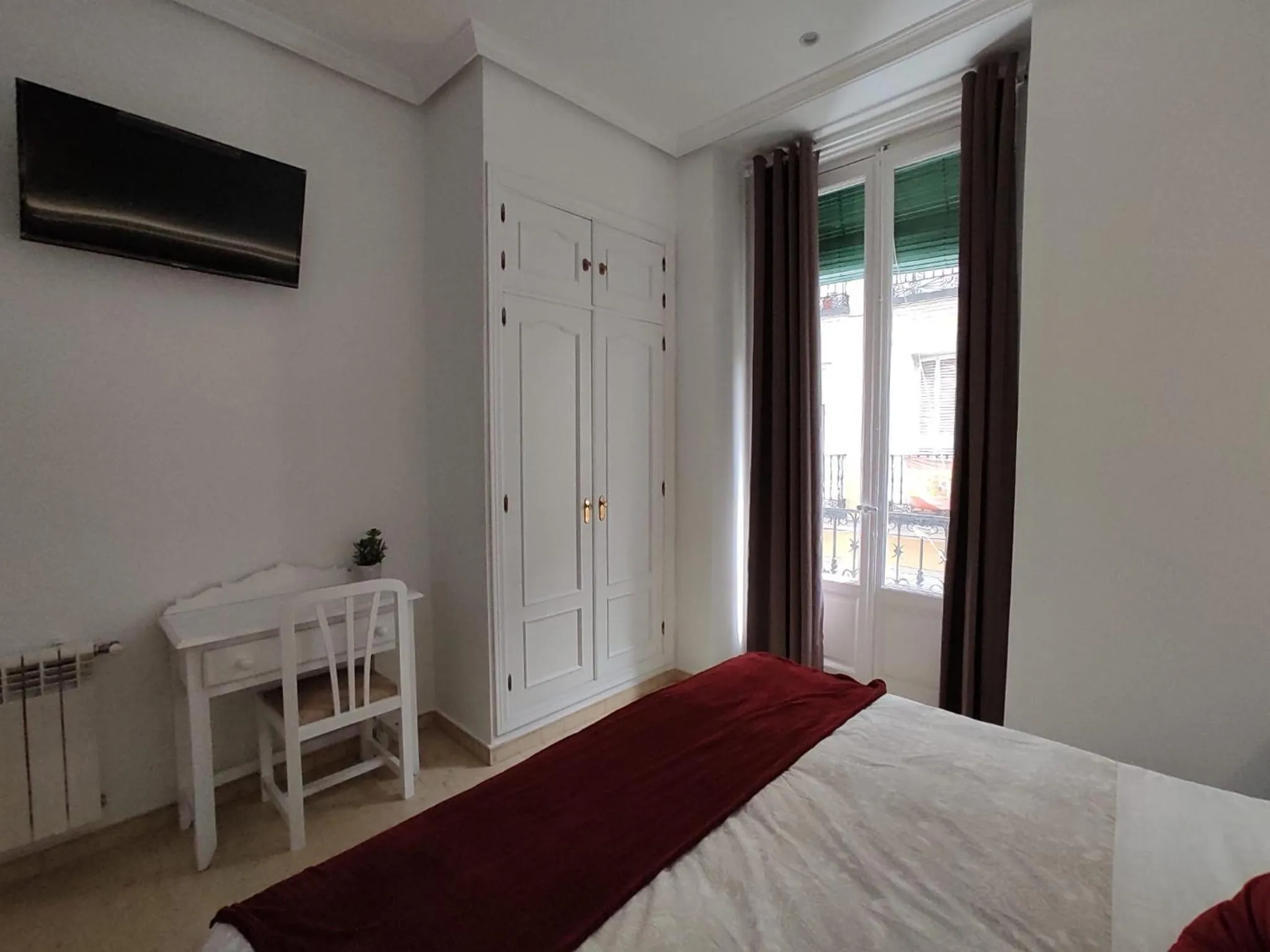 Photo of the whole room, Bed in Hostal Alfaro