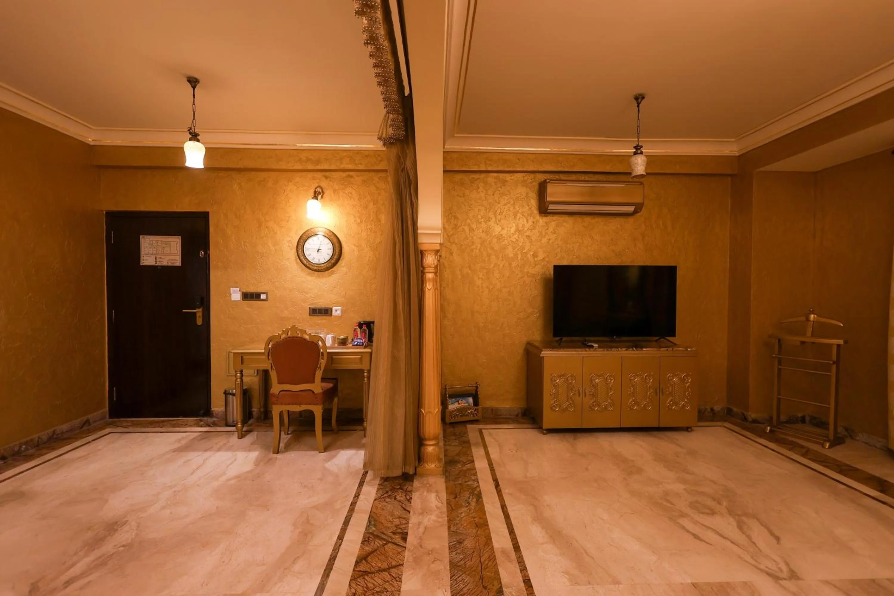 TV and multimedia, Bed in WelcomHeritage Traditional Haveli