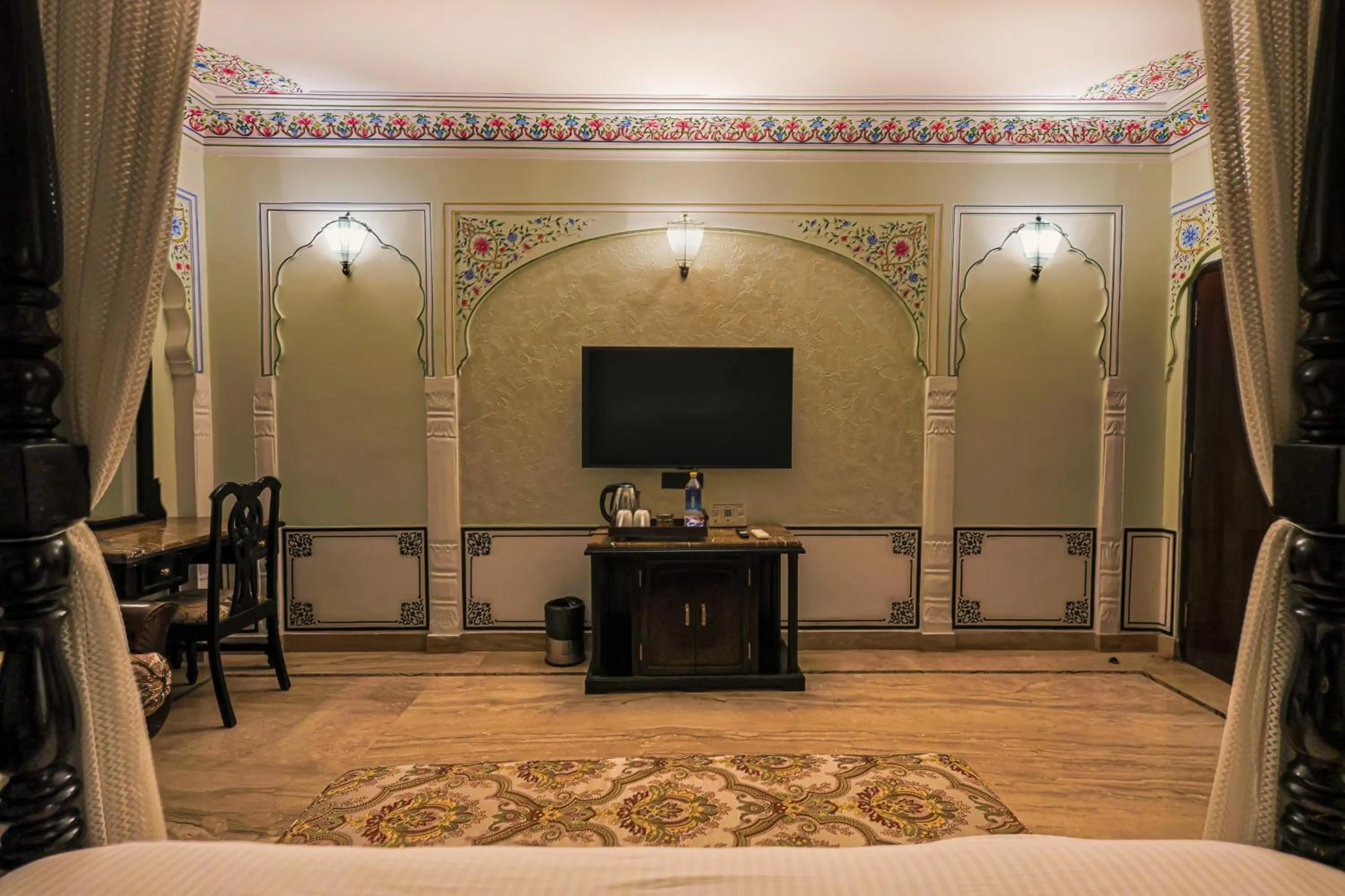 TV and multimedia, Bed in WelcomHeritage Traditional Haveli