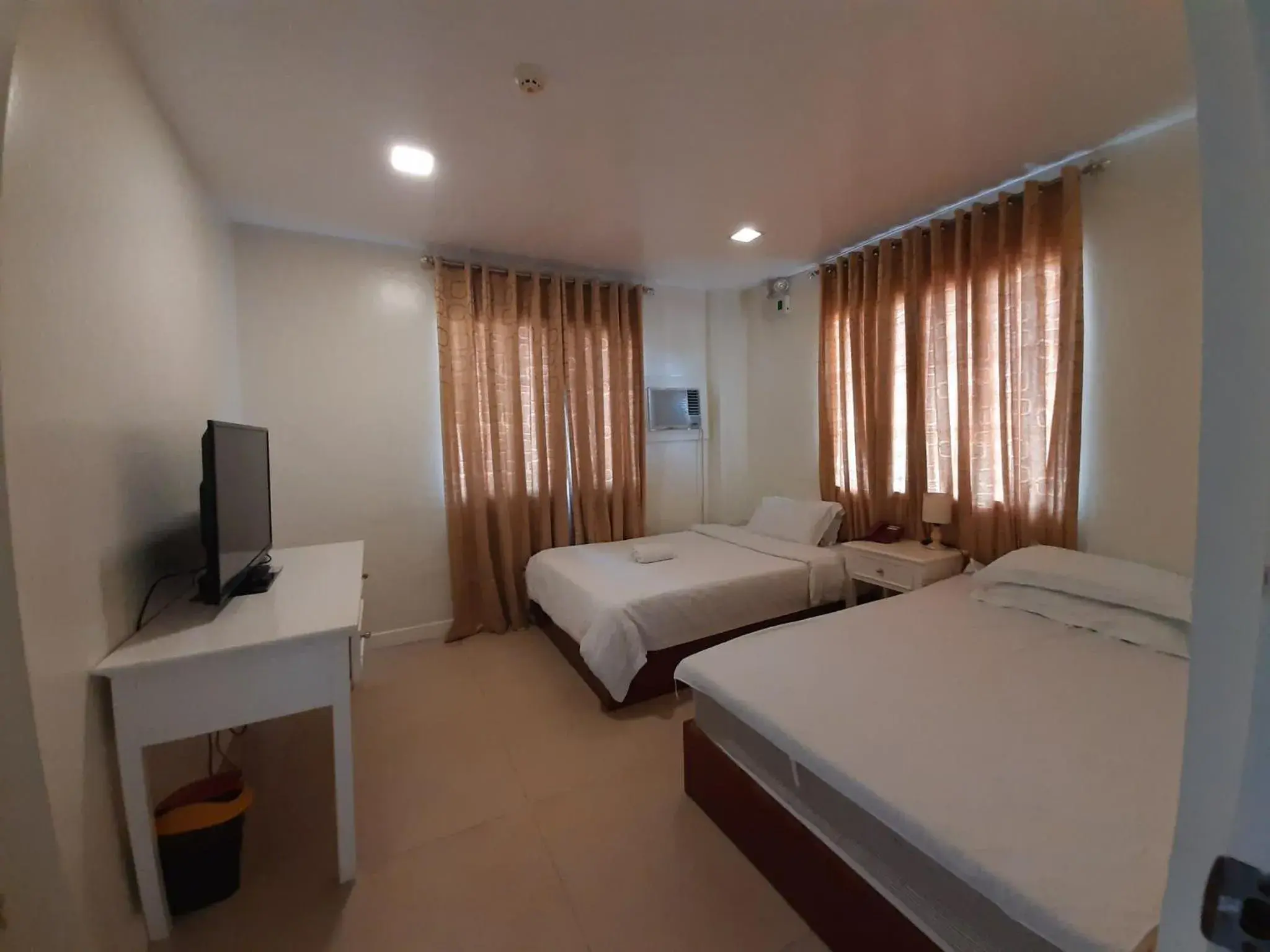 Deluxe Twin Room in RedDoorz at Balatas Magsaysay Road Naga City Deluxe Twin Room in RedDoorz at Balatas Magsaysay Road Naga City