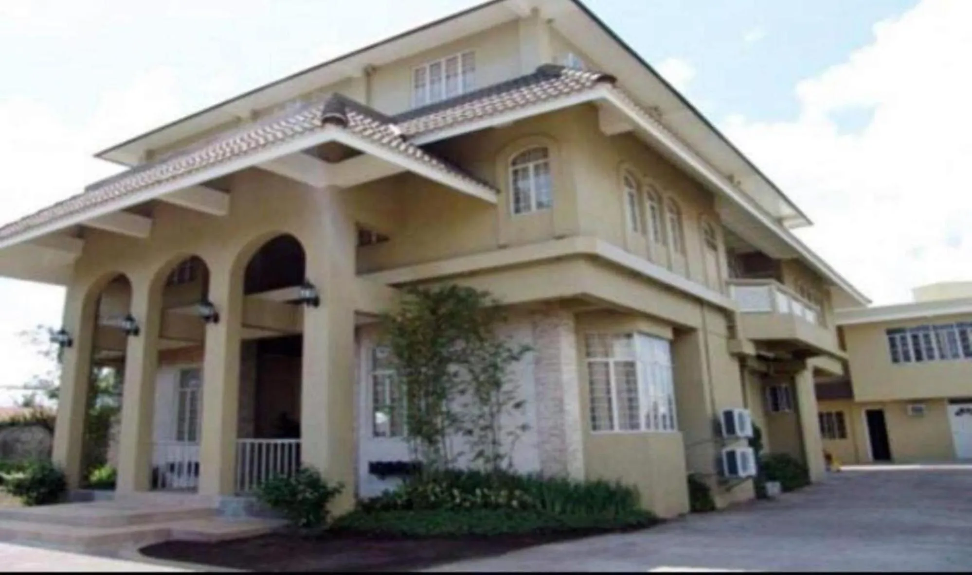 Property building in RedDoorz at Balatas Magsaysay Road Naga City