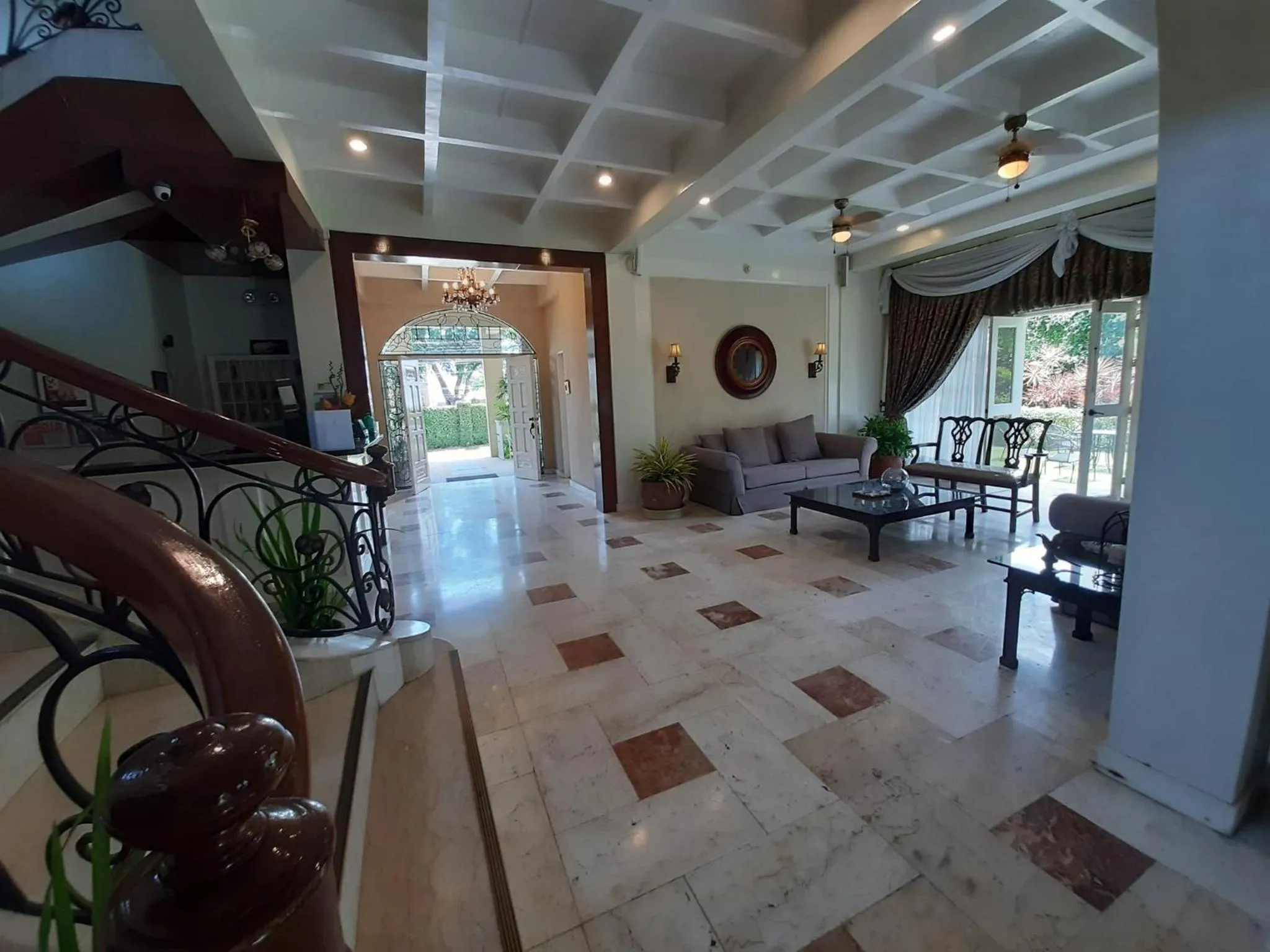 Lobby or reception in RedDoorz at Balatas Magsaysay Road Naga City