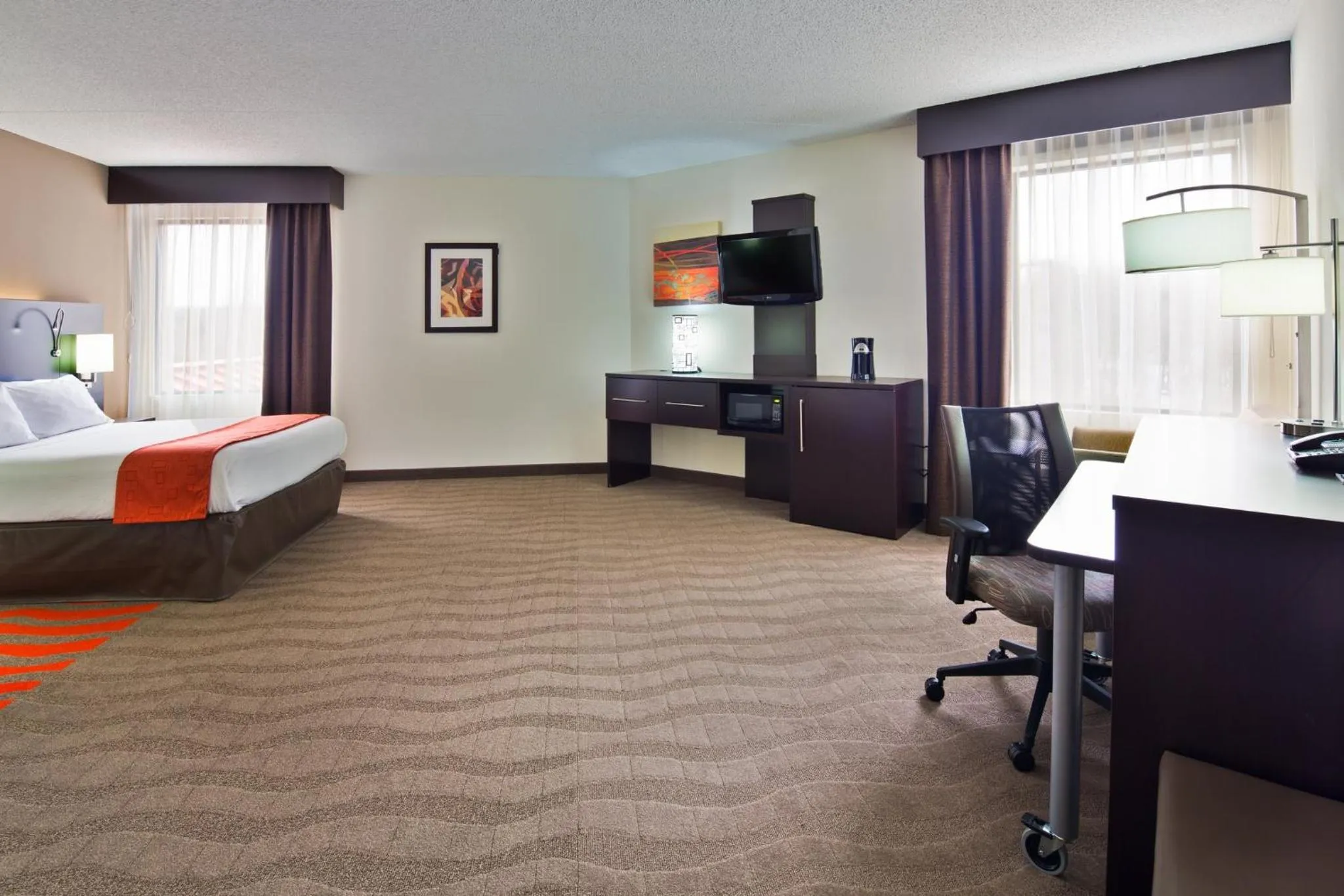 Photo of the whole room, Bed in Holiday Inn Express Harrisburg I-81 - Hershey By IHG