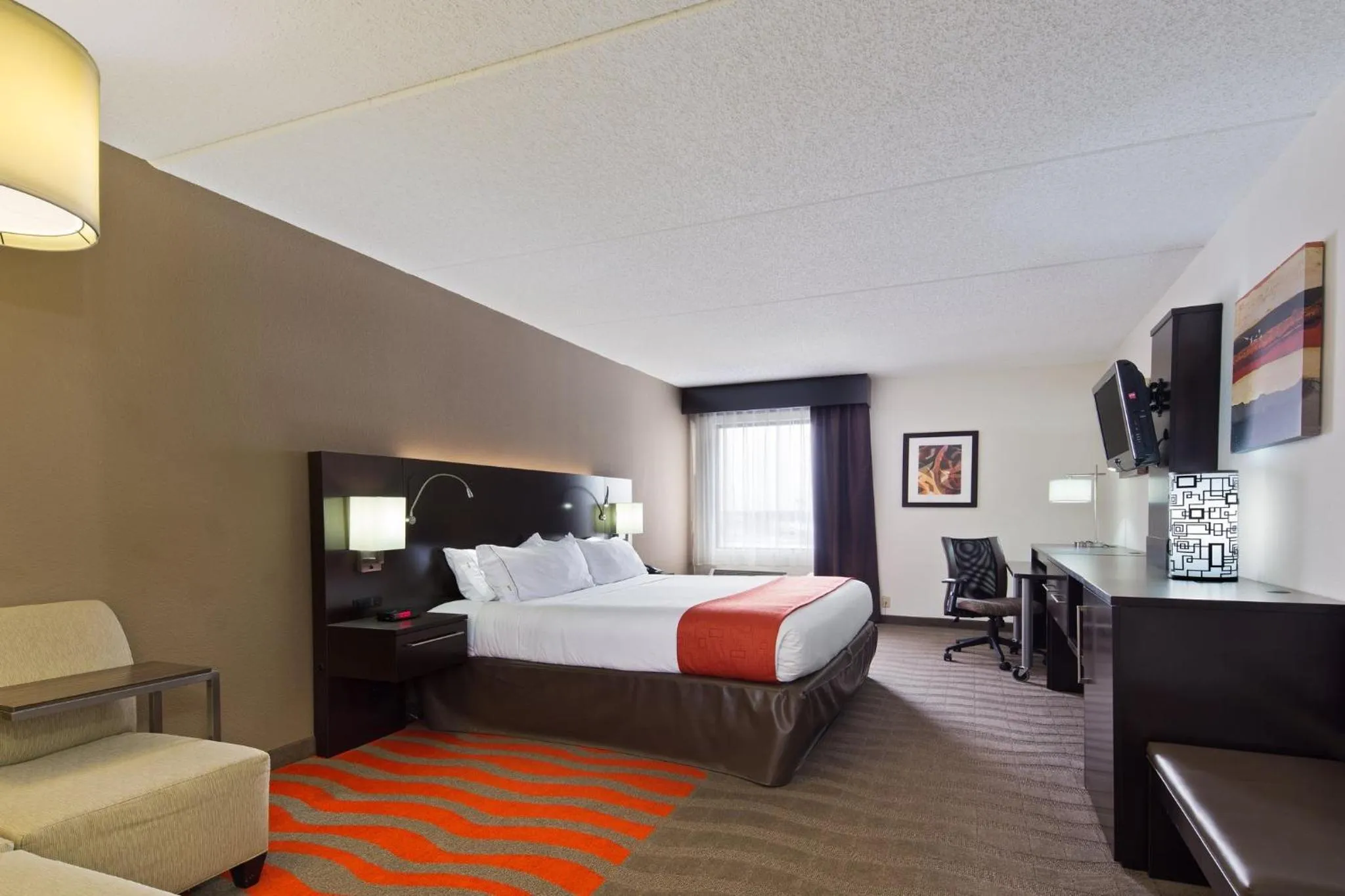 Photo of the whole room, Bed in Holiday Inn Express Harrisburg I-81 - Hershey By IHG