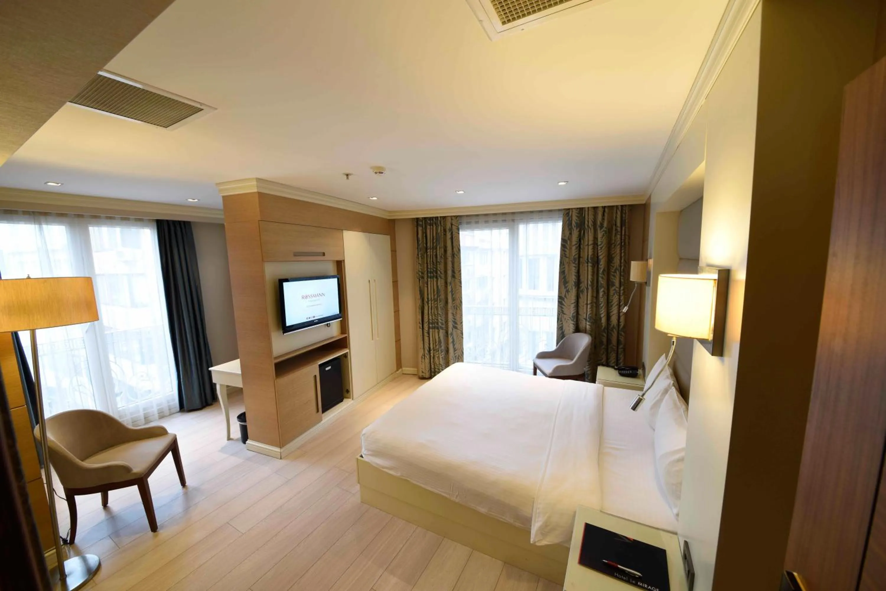 Bed in Hotel Le Mirage