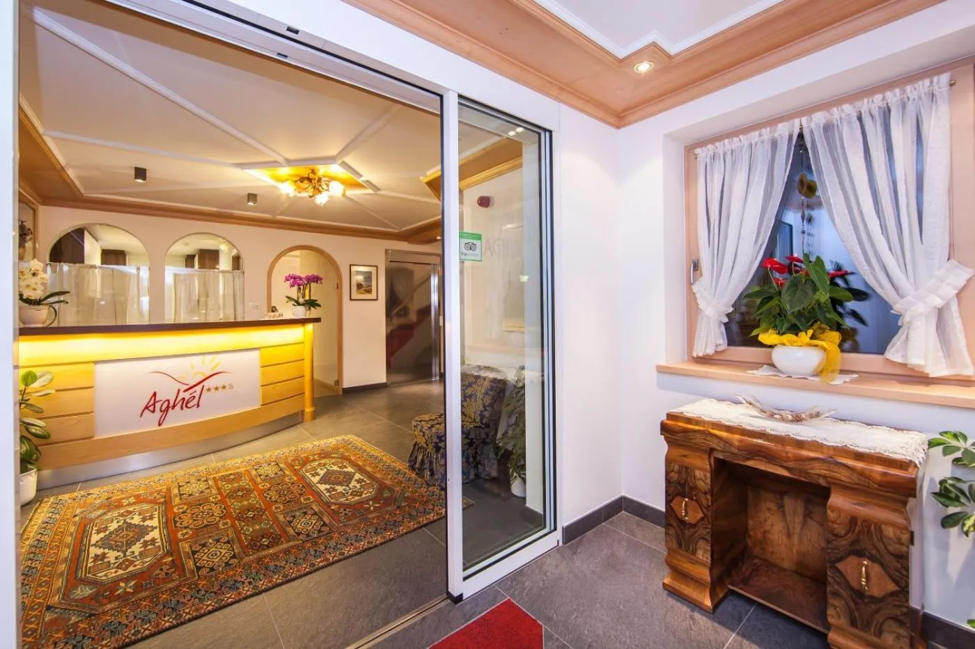 Property building, Bed in Hotel Garni Aghel