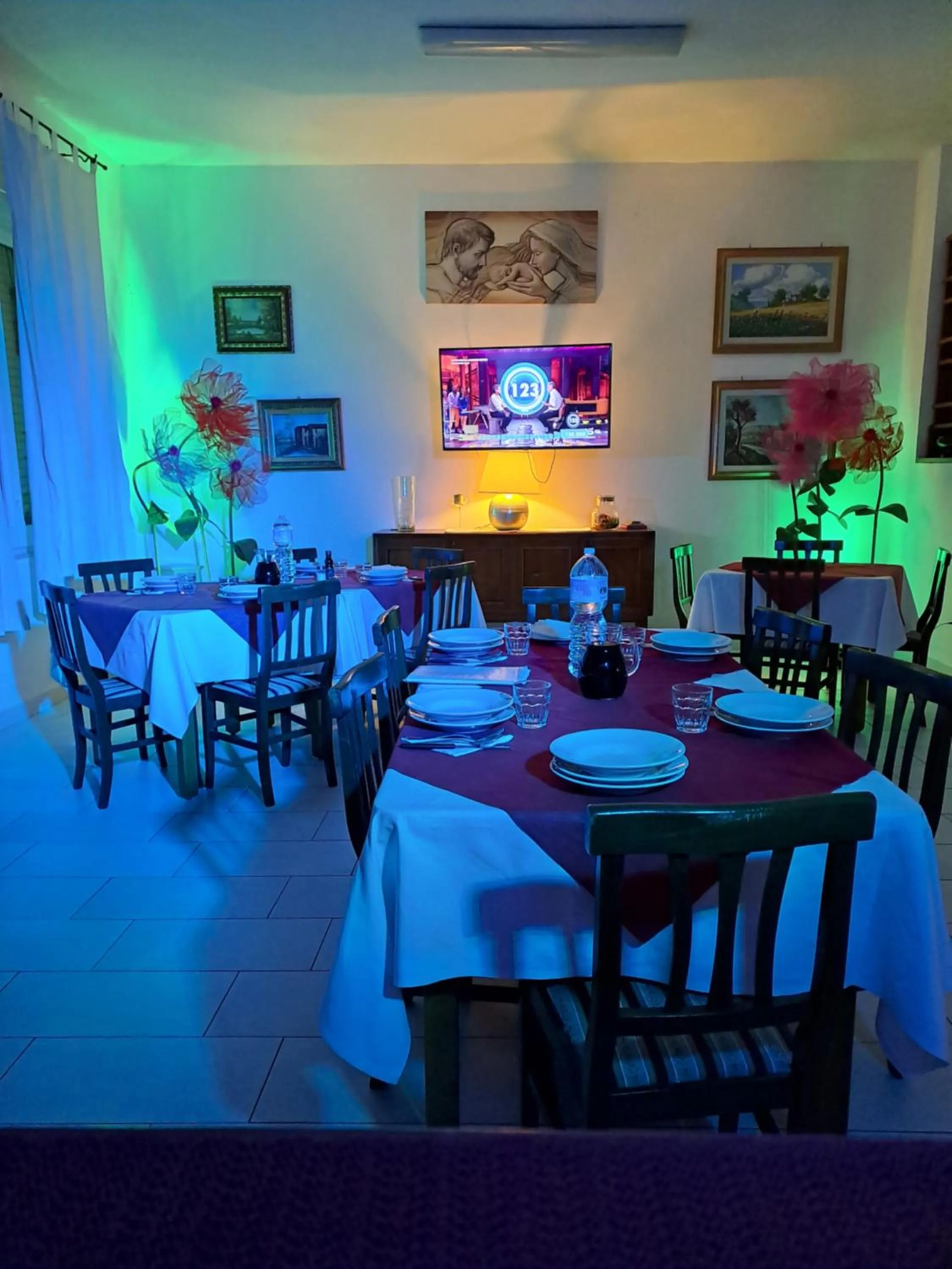 Restaurant/places to eat in Hotel Soleo