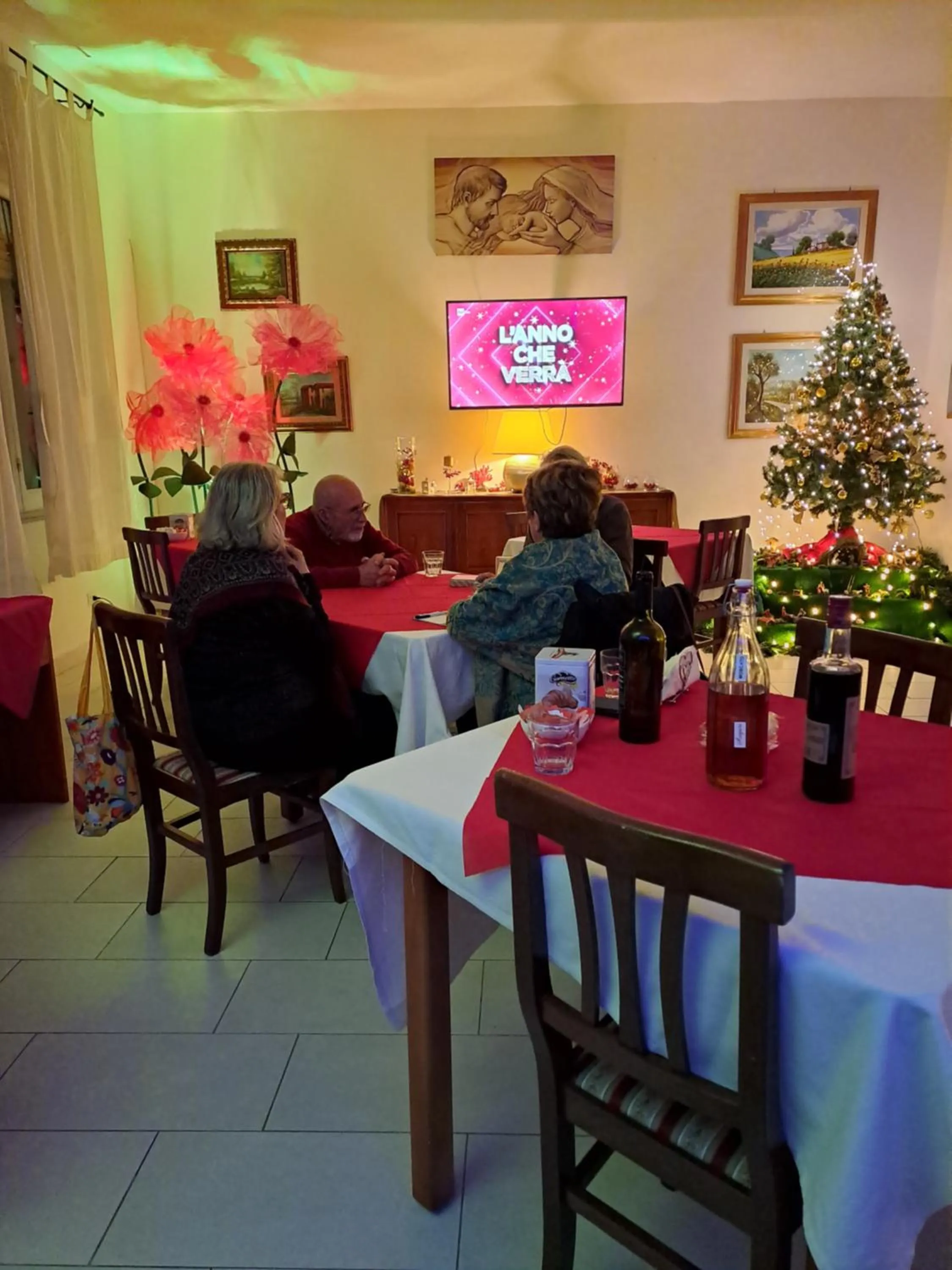 Communal lounge/ TV room in Hotel Soleo