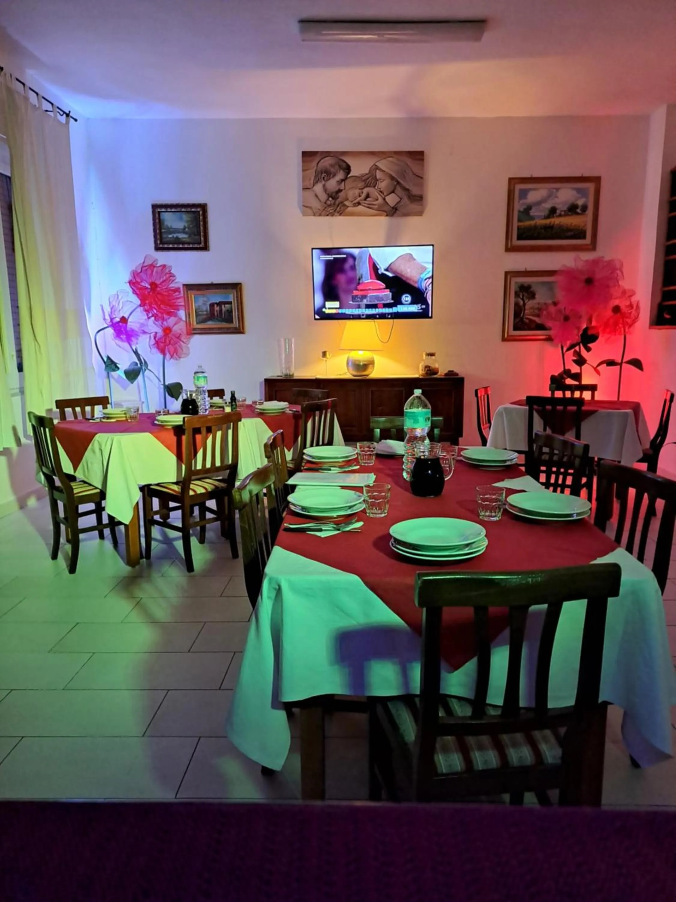 Restaurant/places to eat in Hotel Soleo