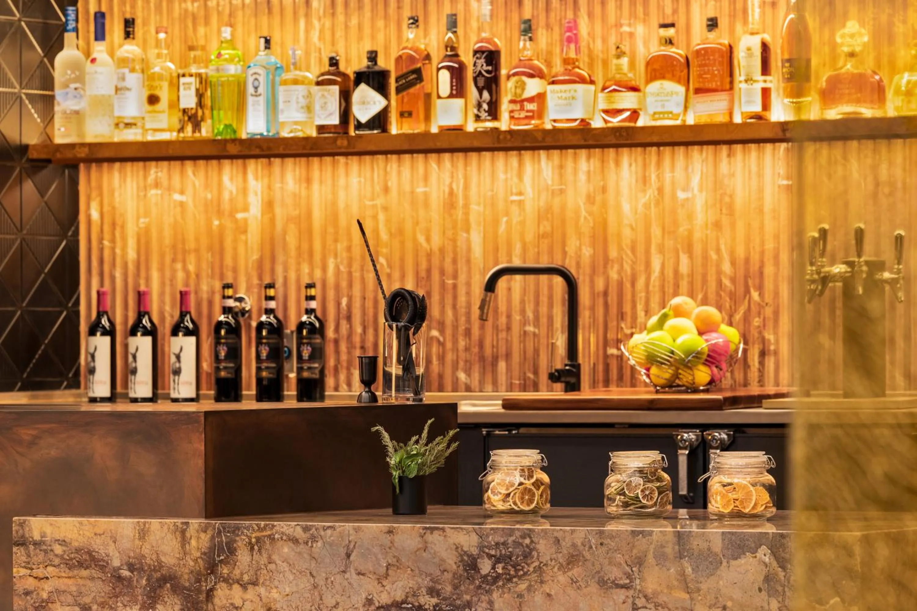 Restaurant/places to eat in The Delphi Downtown LA