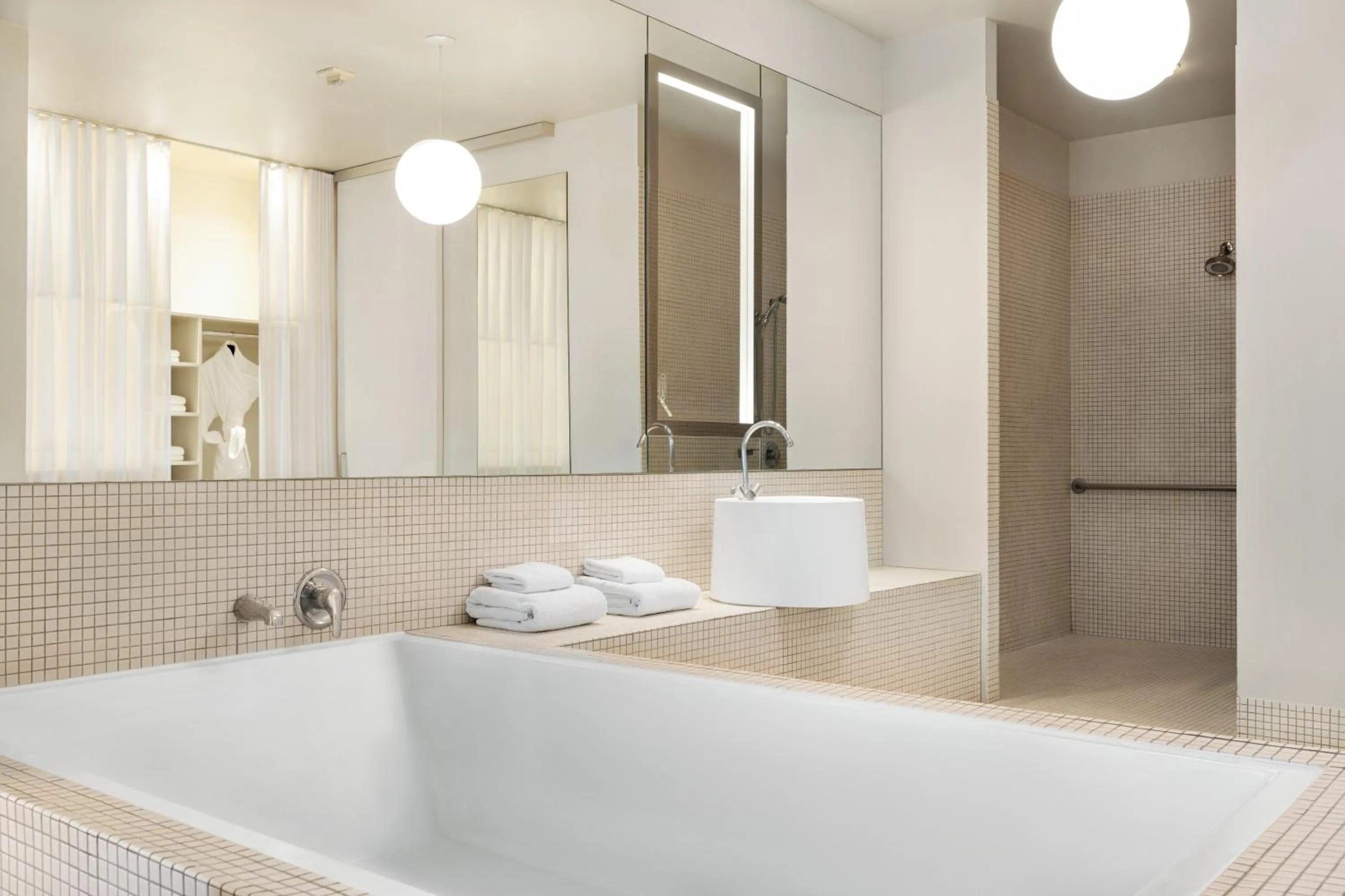 Shower in The Delphi Downtown LA