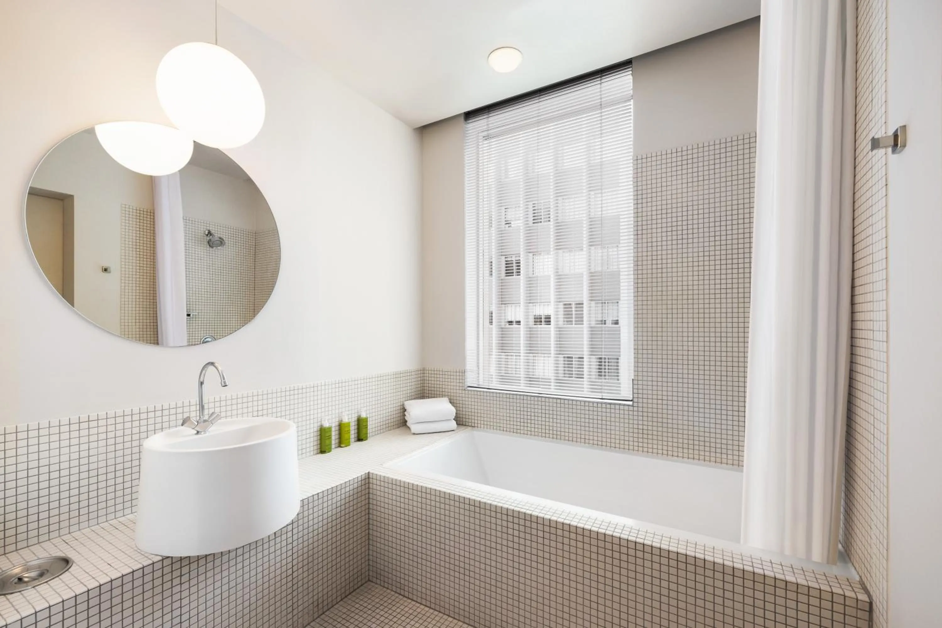 Shower in The Delphi Downtown LA