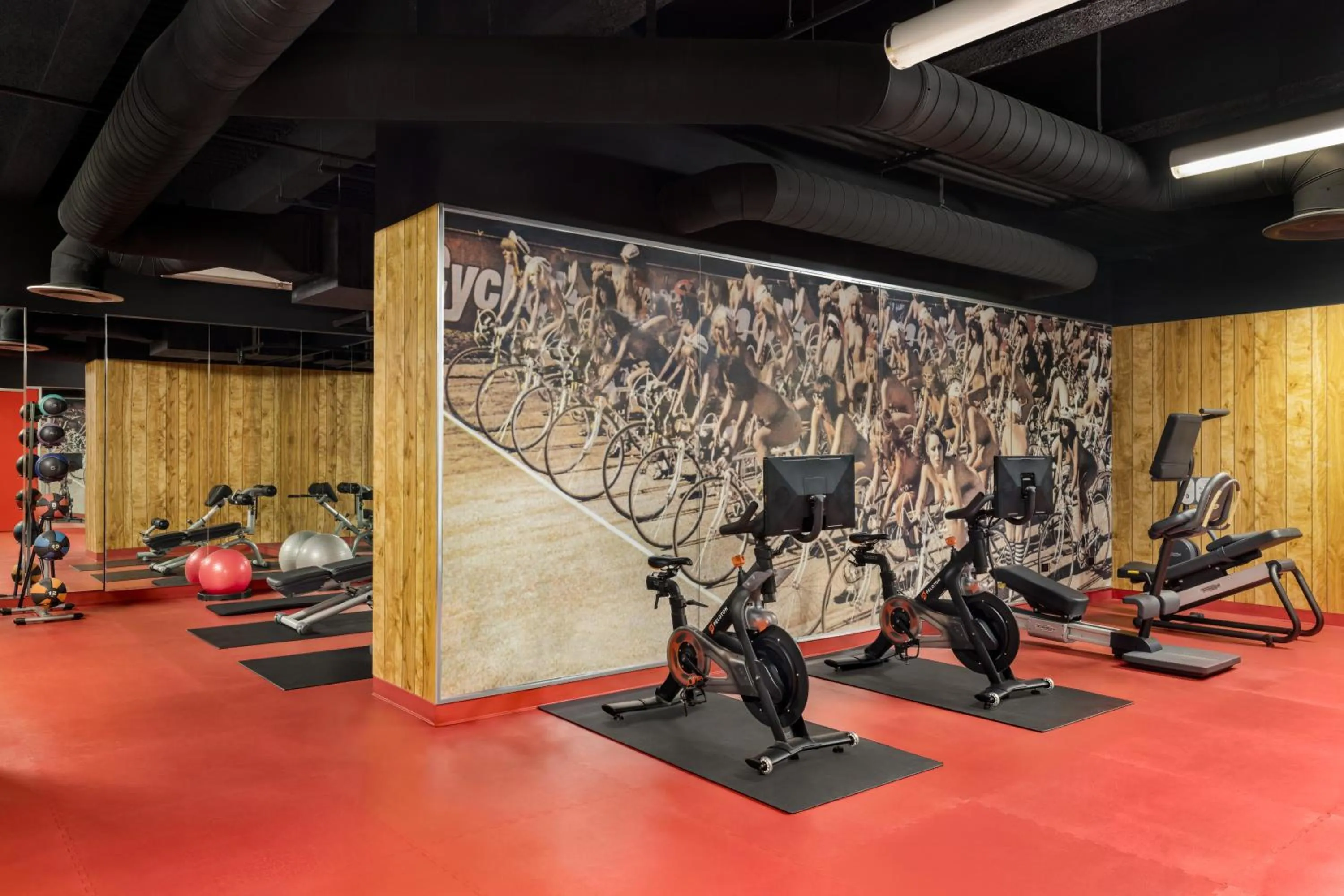 Fitness centre/facilities in The Delphi Downtown LA