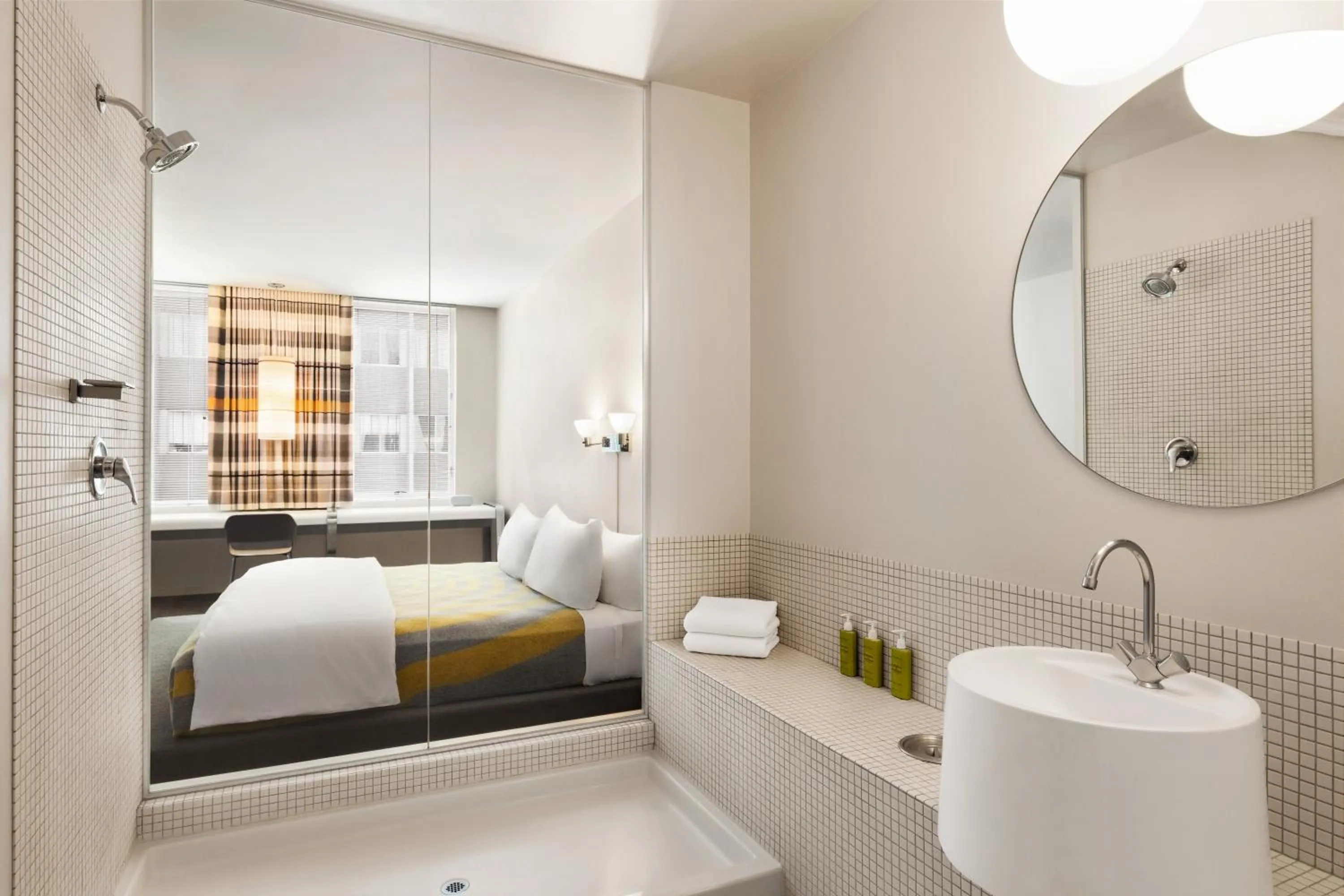 Shower, Bed in The Delphi Downtown LA