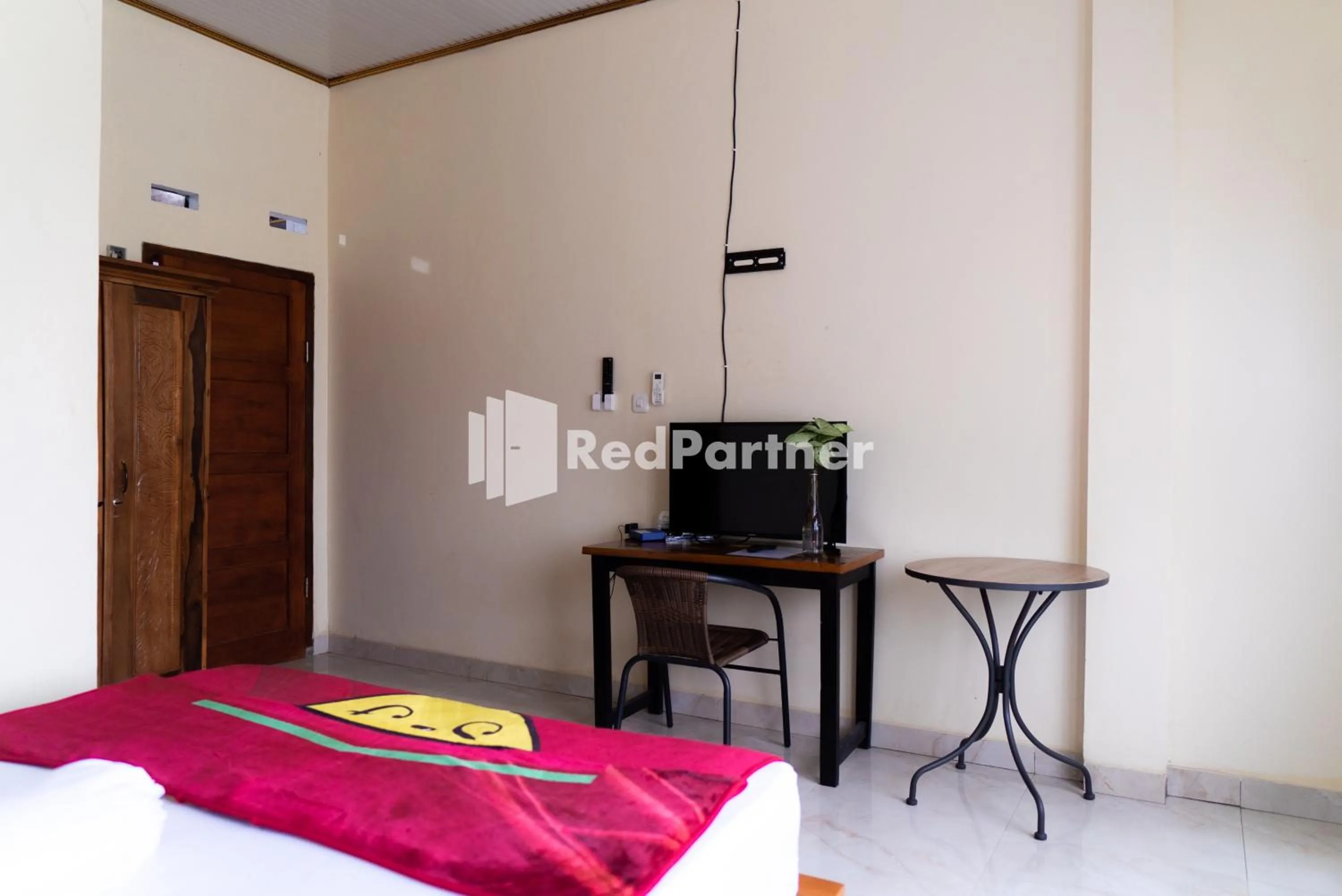 Bedroom, TV/Entertainment Center in ITR Homestay RedPartner