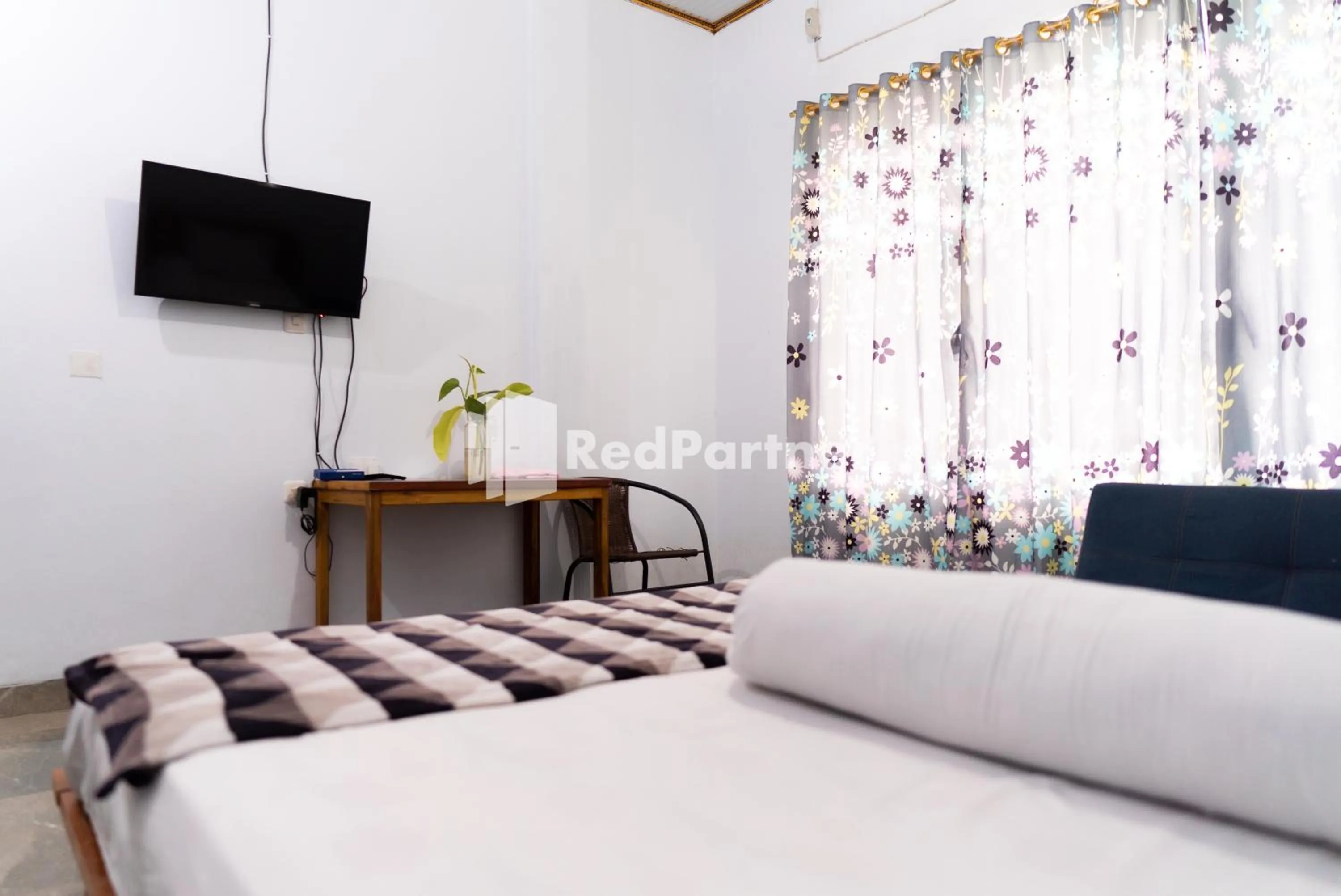 Bedroom, TV/Entertainment Center in ITR Homestay RedPartner