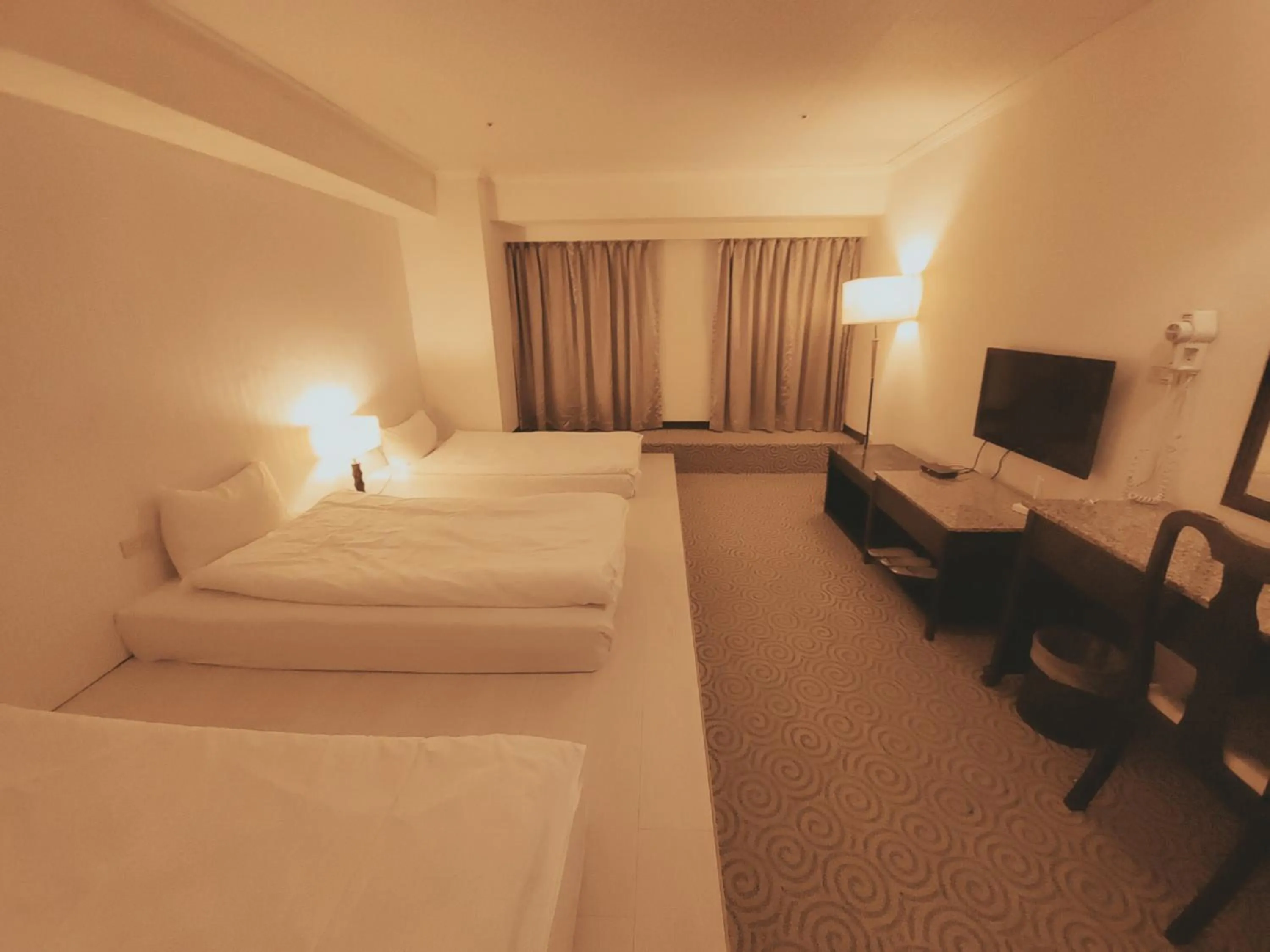 bunk bed, Bed in Well Garden Hotel