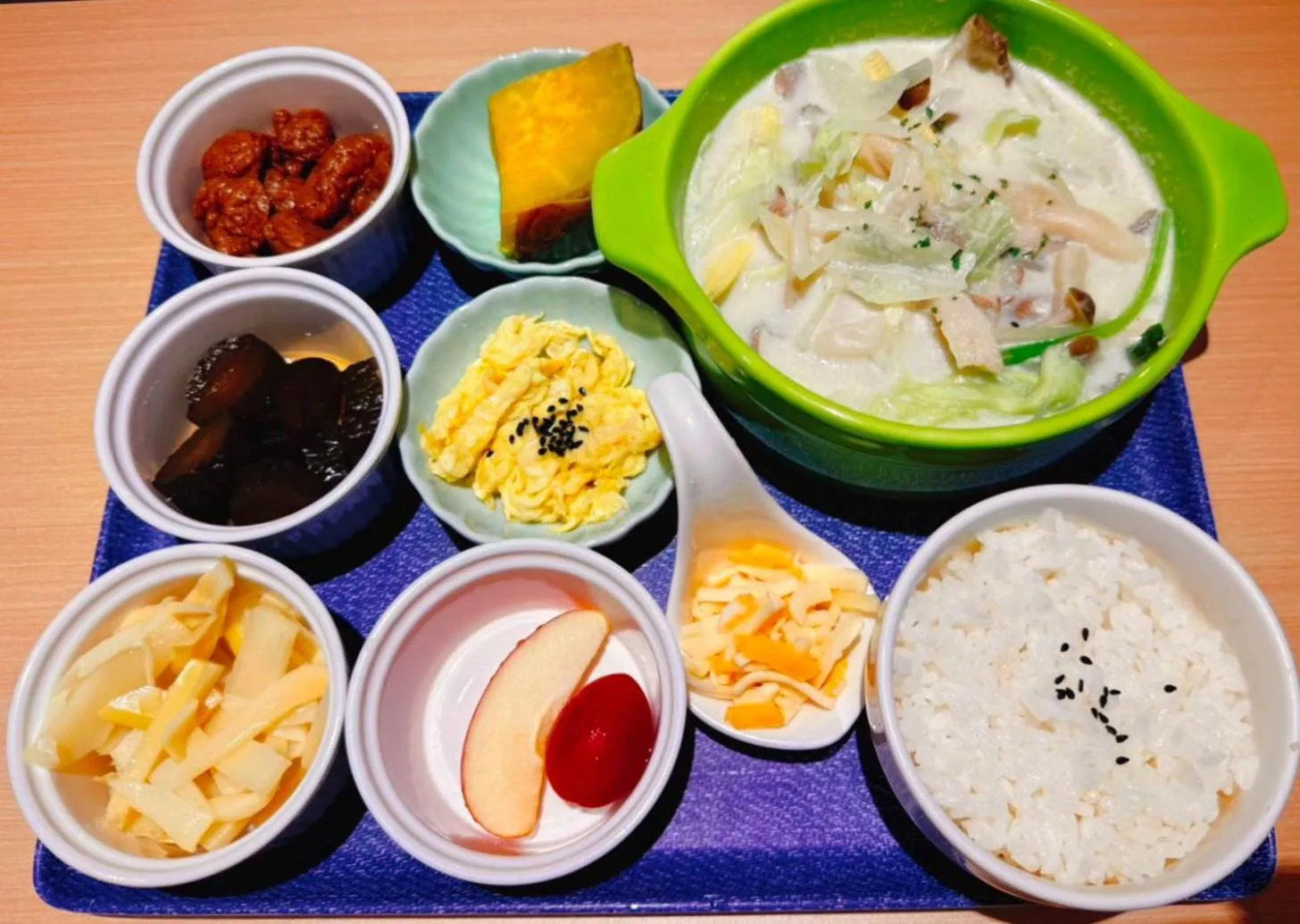 Breakfast in Well Garden Hotel