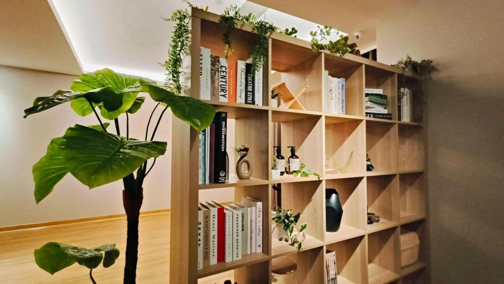 Lobby or reception in Well Garden Hotel