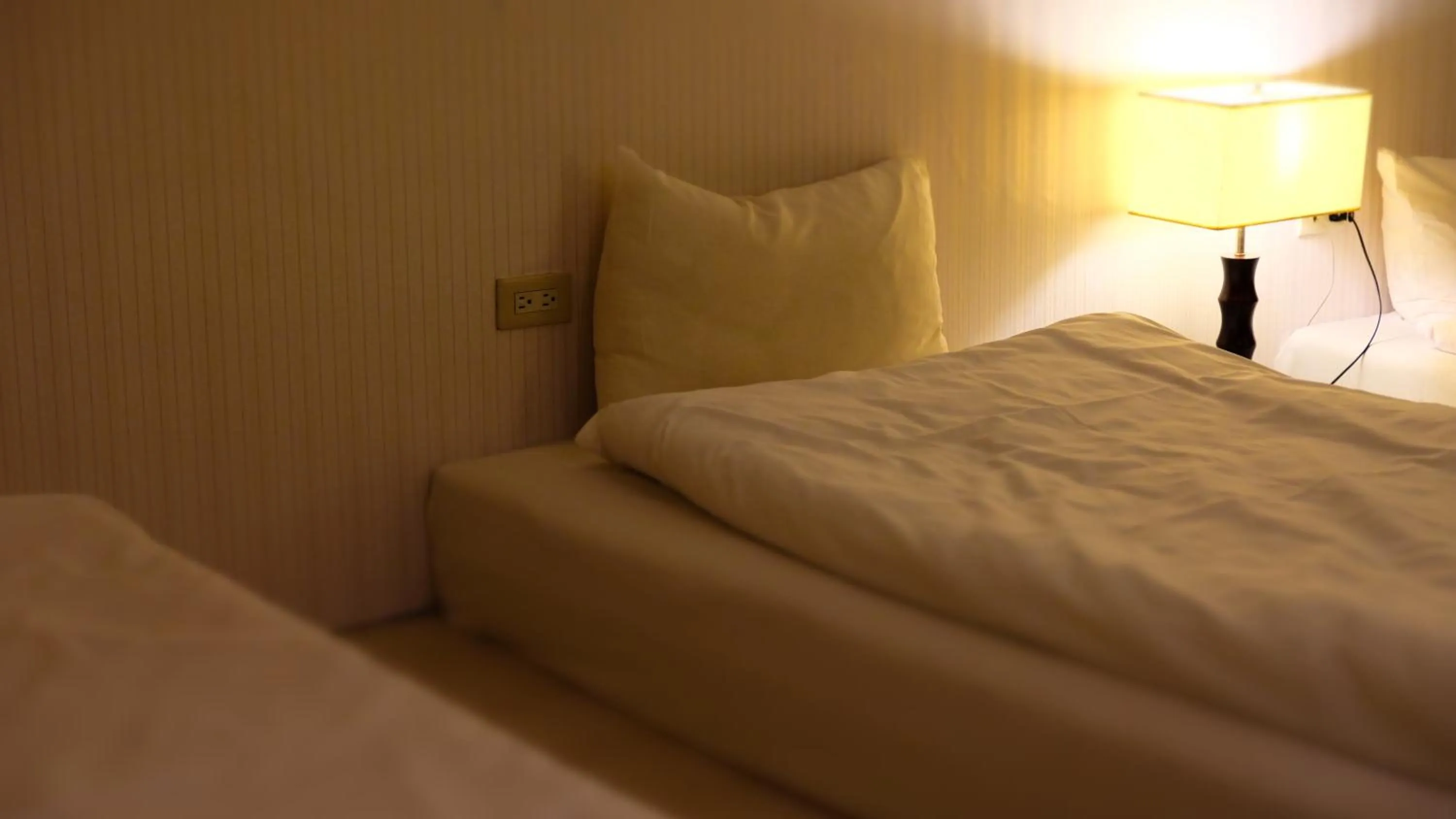 Bedroom, Bed in Well Garden Hotel