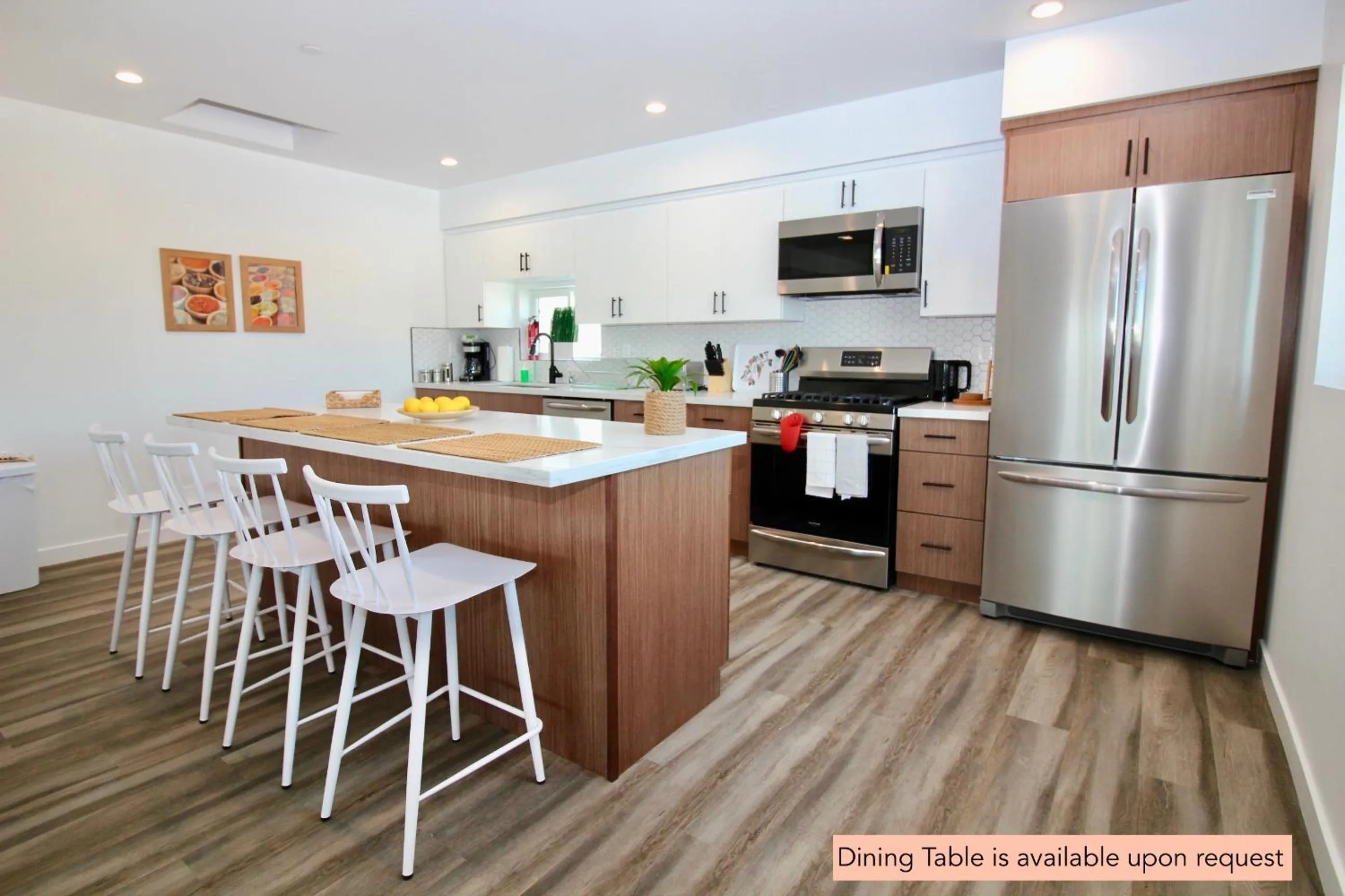 kitchen in Los Angeles 3BR Villa Suites with Free Parking