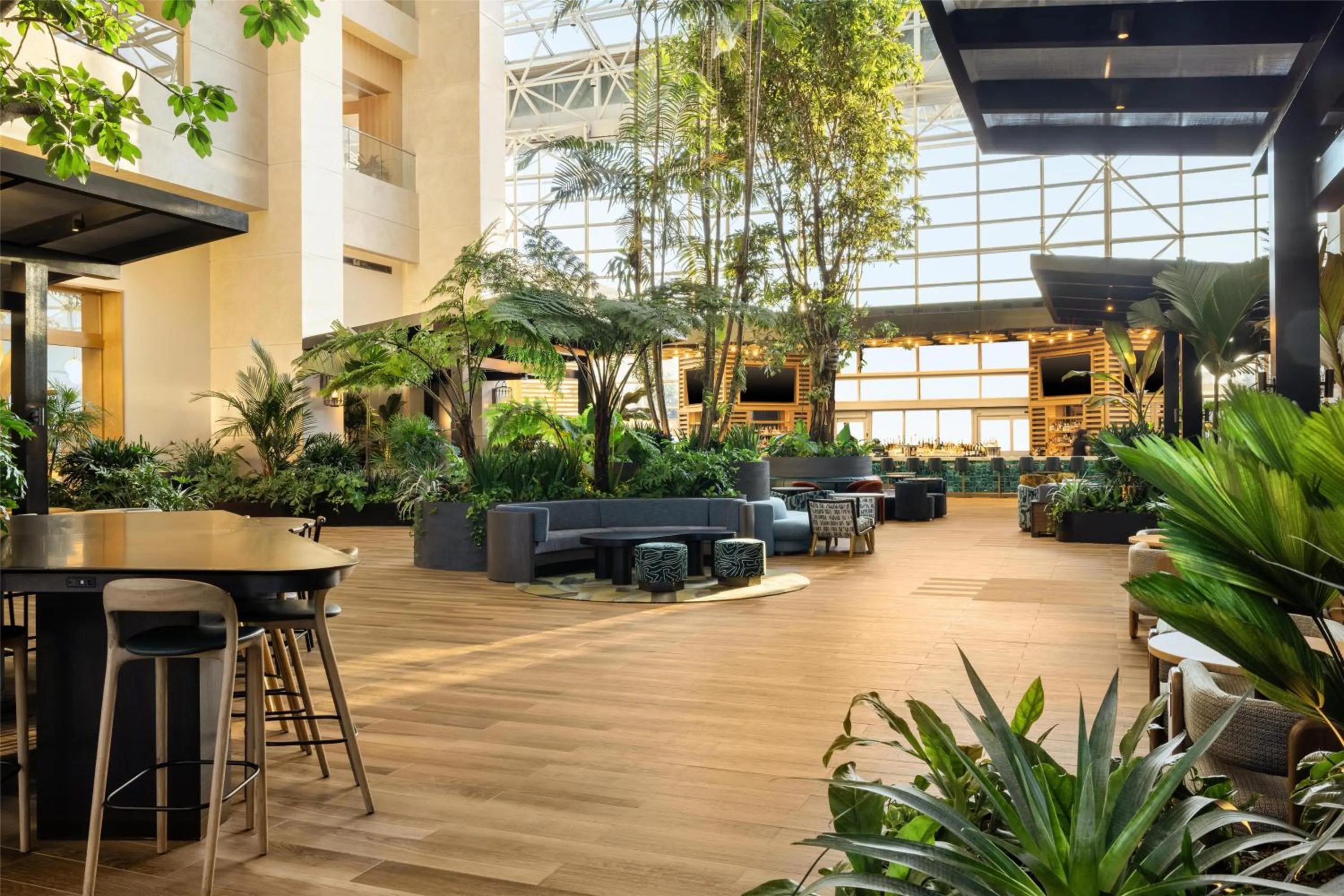 Lounge or bar in The Diplomat Beach Resort Hollywood, Curio Collection by Hilton