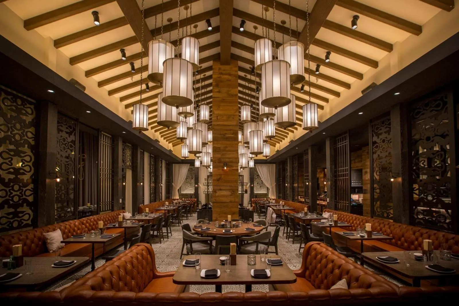 Lounge or bar in The Diplomat Beach Resort Hollywood, Curio Collection by Hilton