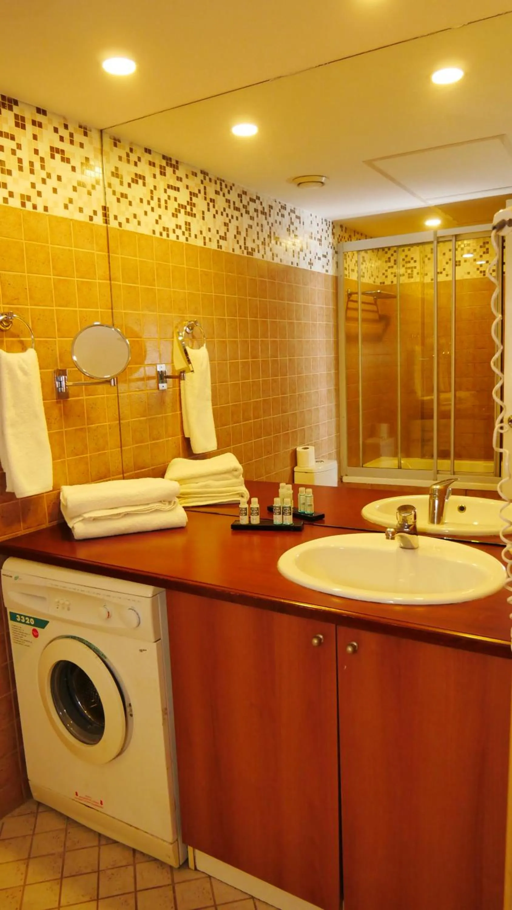 Bathroom in TALEN OTEL