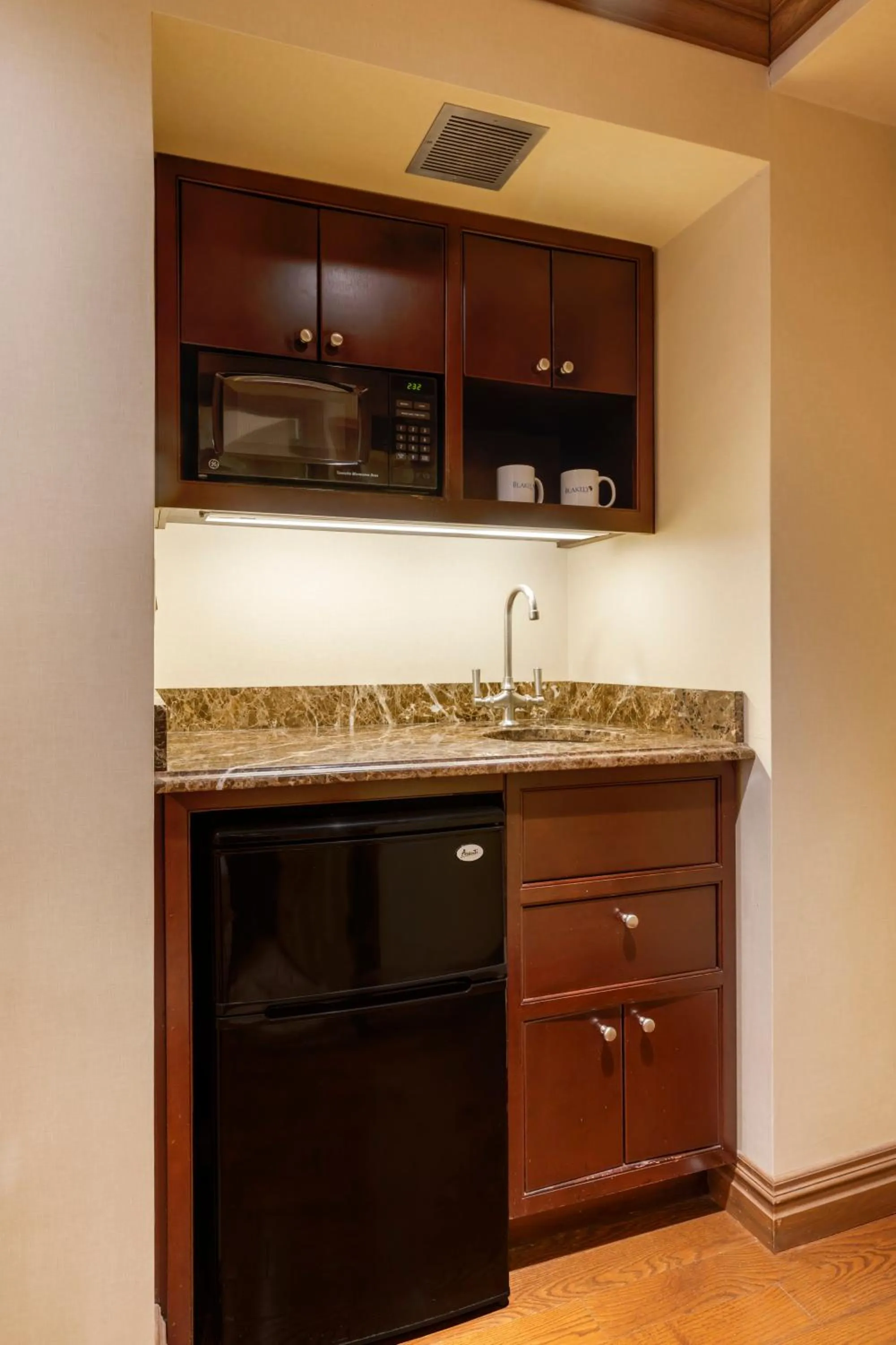 Kitchen or kitchenette in The Blakely by LuxUrban