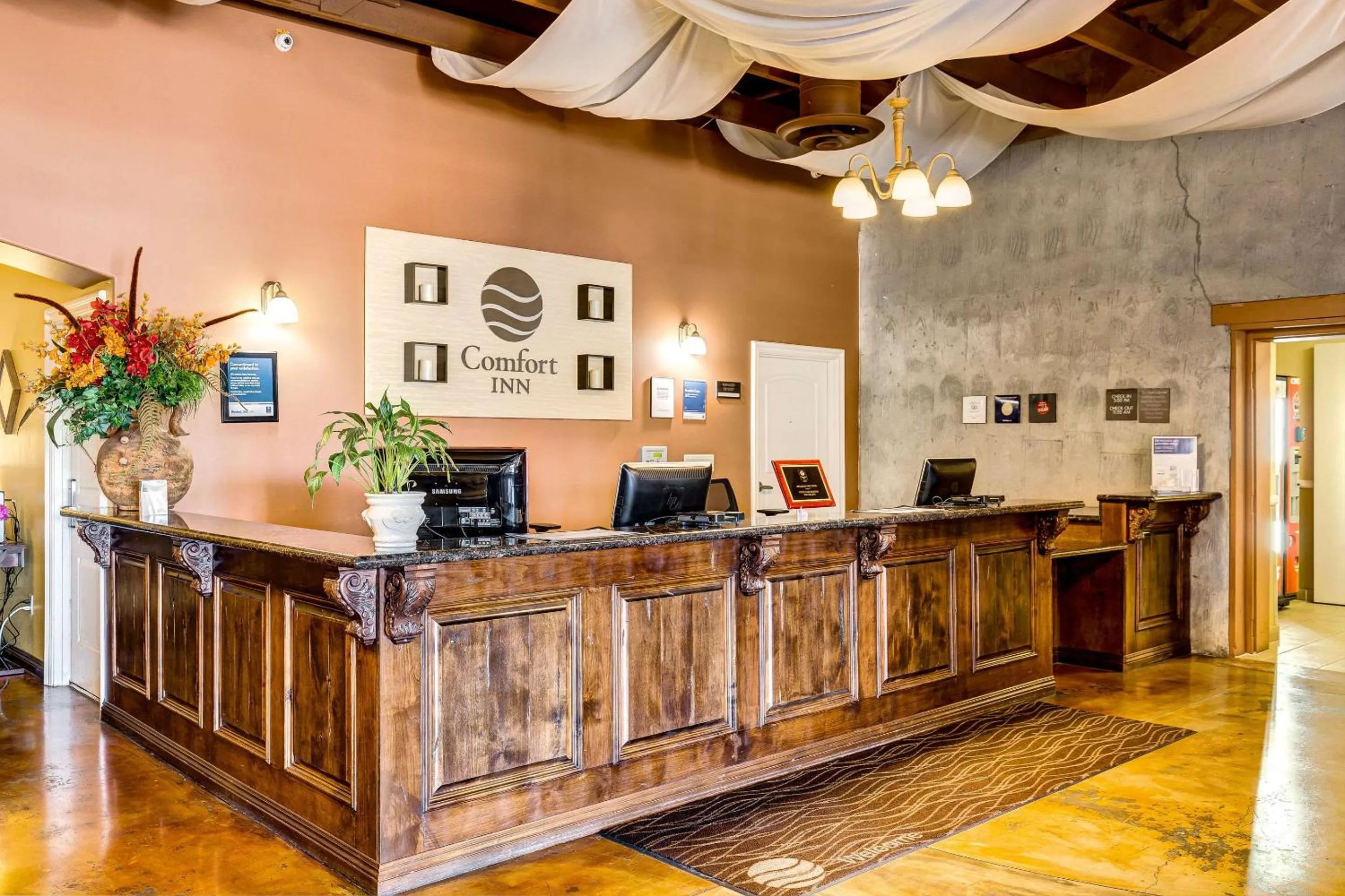 Lobby or reception in Comfort Inn Pomona near Fairplex
