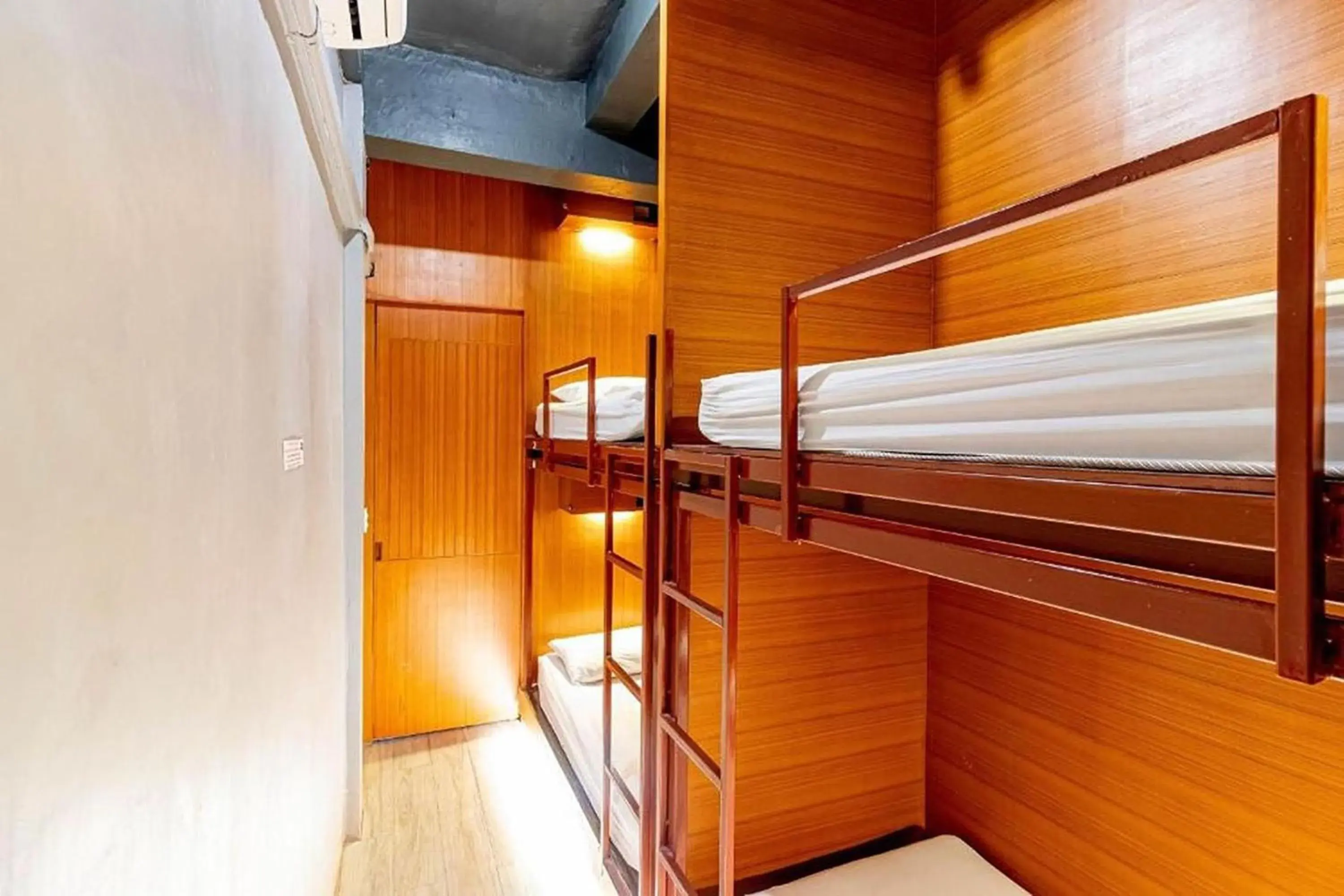 Economy Quadruple Room with Shared Bathroom (Adults Only) in Loftel 22 Hostel Economy Quadruple Room with Shared Bathroom (Adults Only) in Loftel 22 Hostel