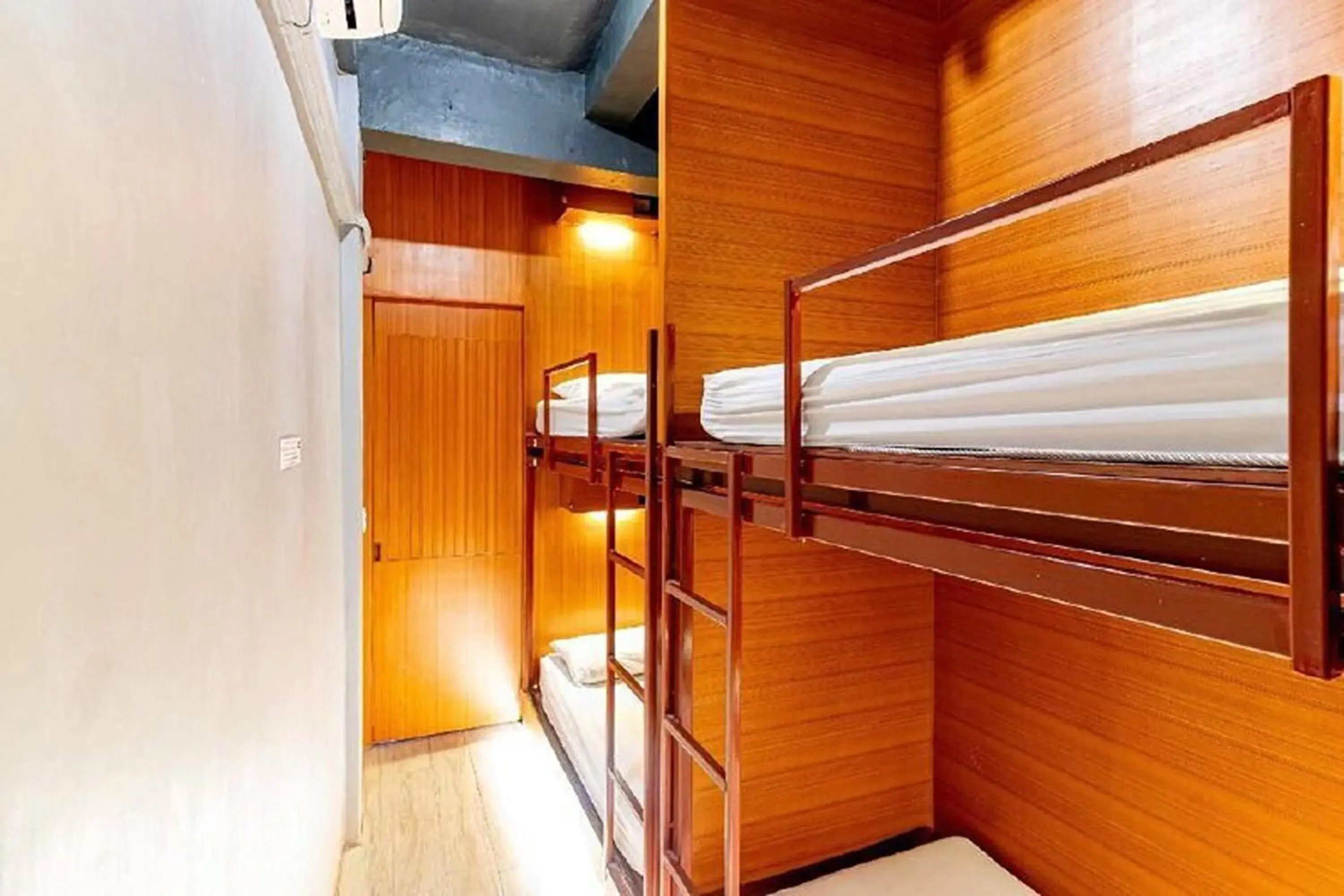 Economy Twin Room with Shared Bathroom (Adults Only) in Loftel 22 Hostel Economy Twin Room with Shared Bathroom (Adults Only) in Loftel 22 Hostel