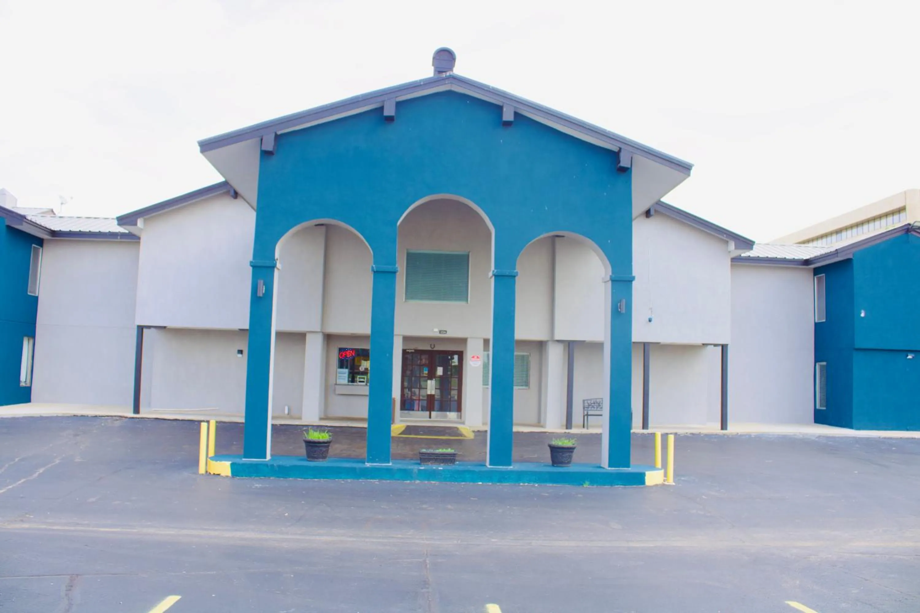Property building in Meridian Inn Oklahoma City Airport
