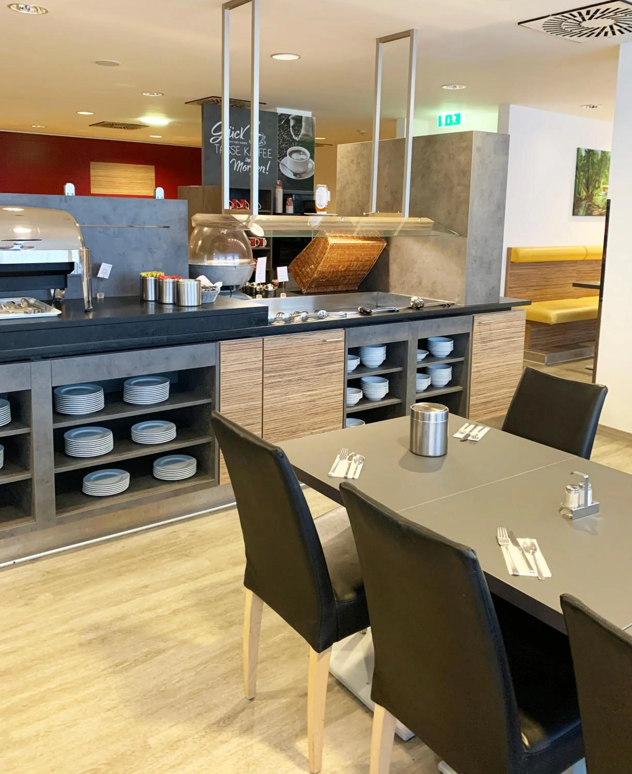 Restaurant/places to eat in Senator Hotel Vienna