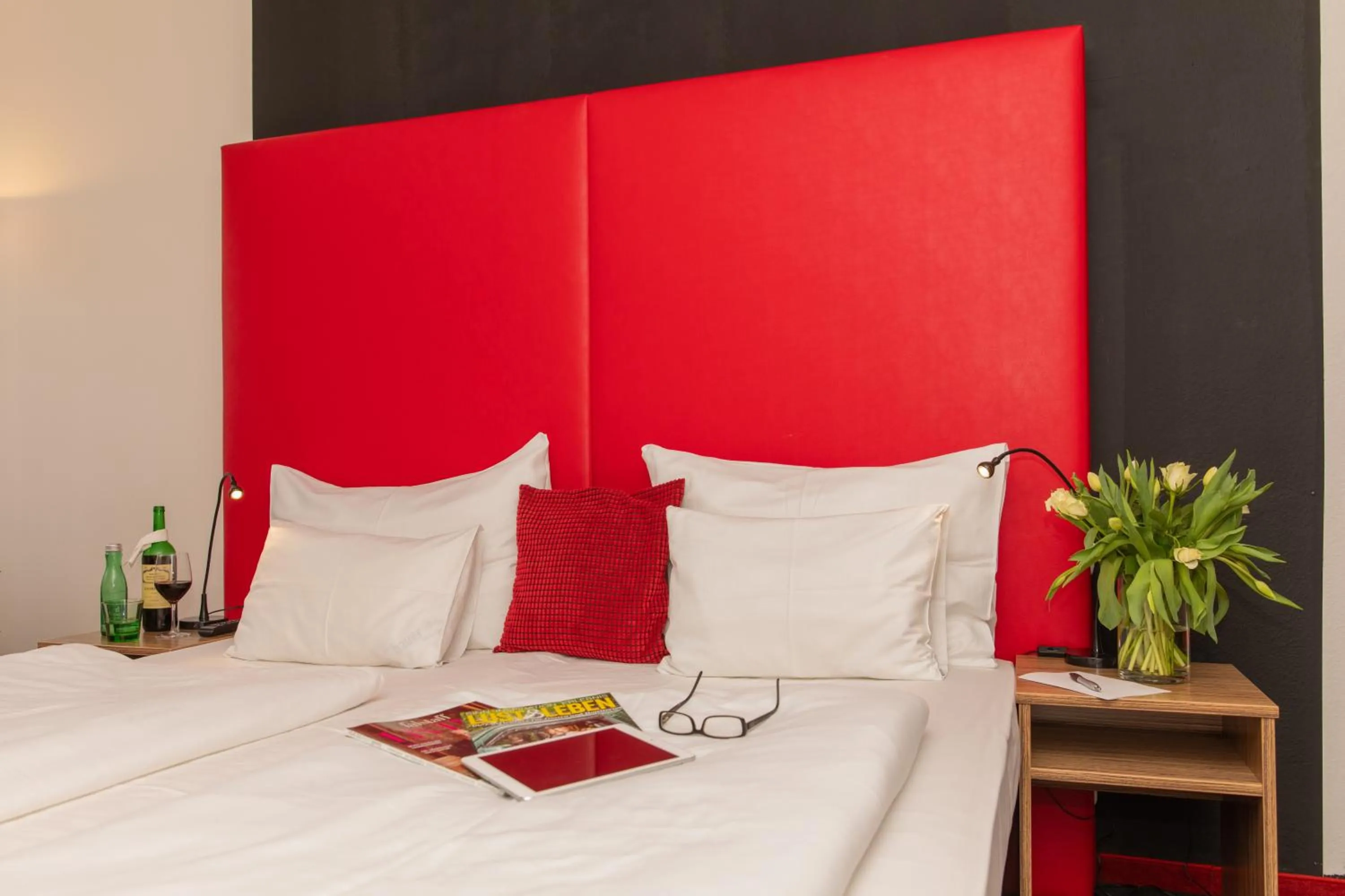 Photo of the whole room, Bed in Senator Hotel Vienna