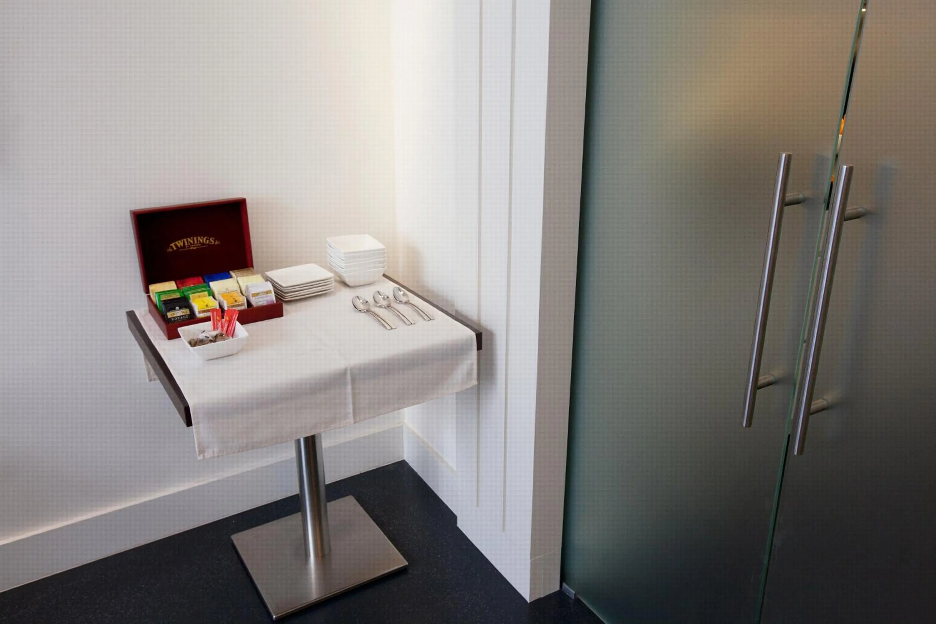 Coffee/tea facilities in Art de Sejour - B&B