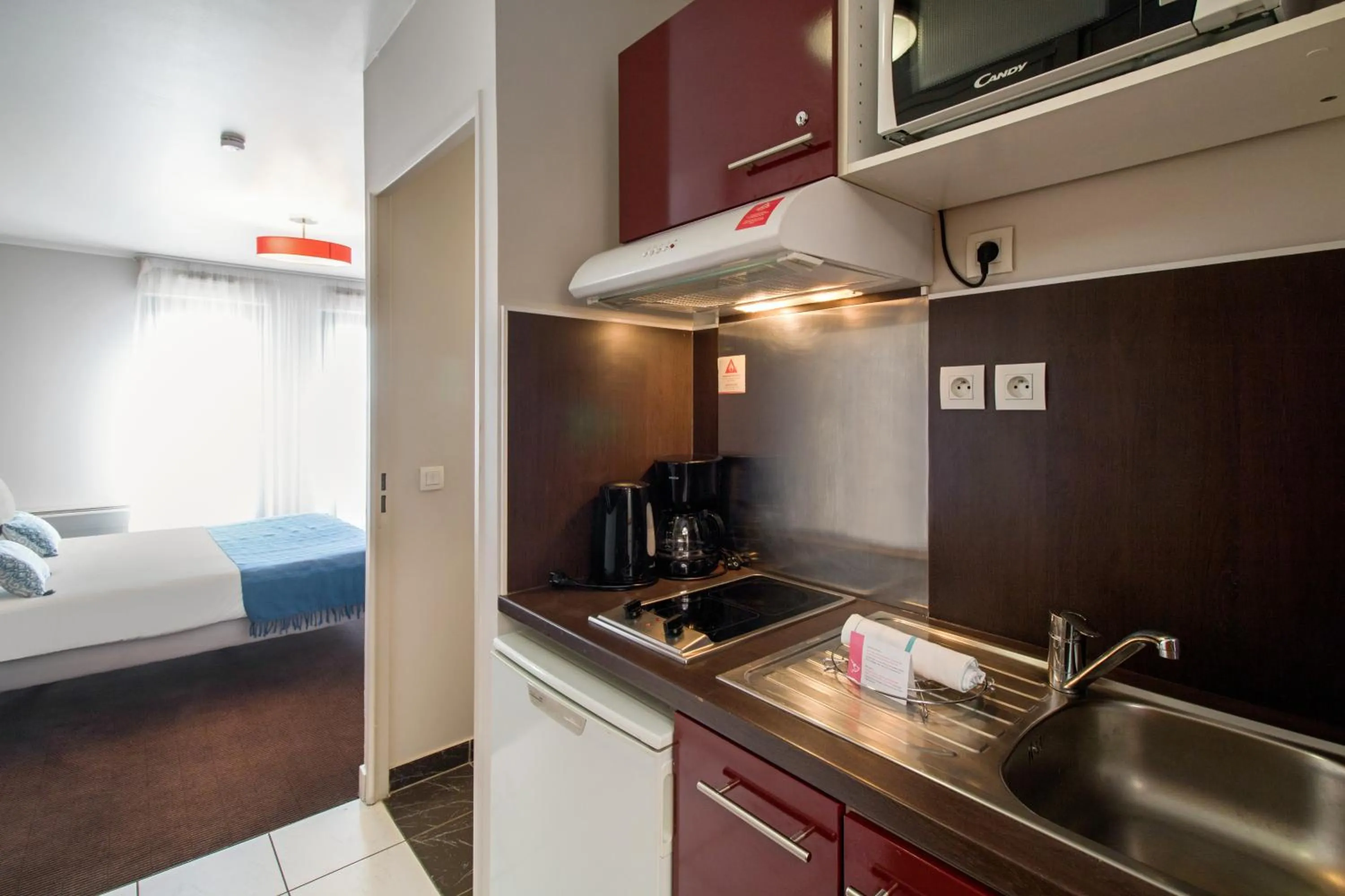 Kitchen or kitchenette, Bed in Appart’City Confort Paris Villejuif