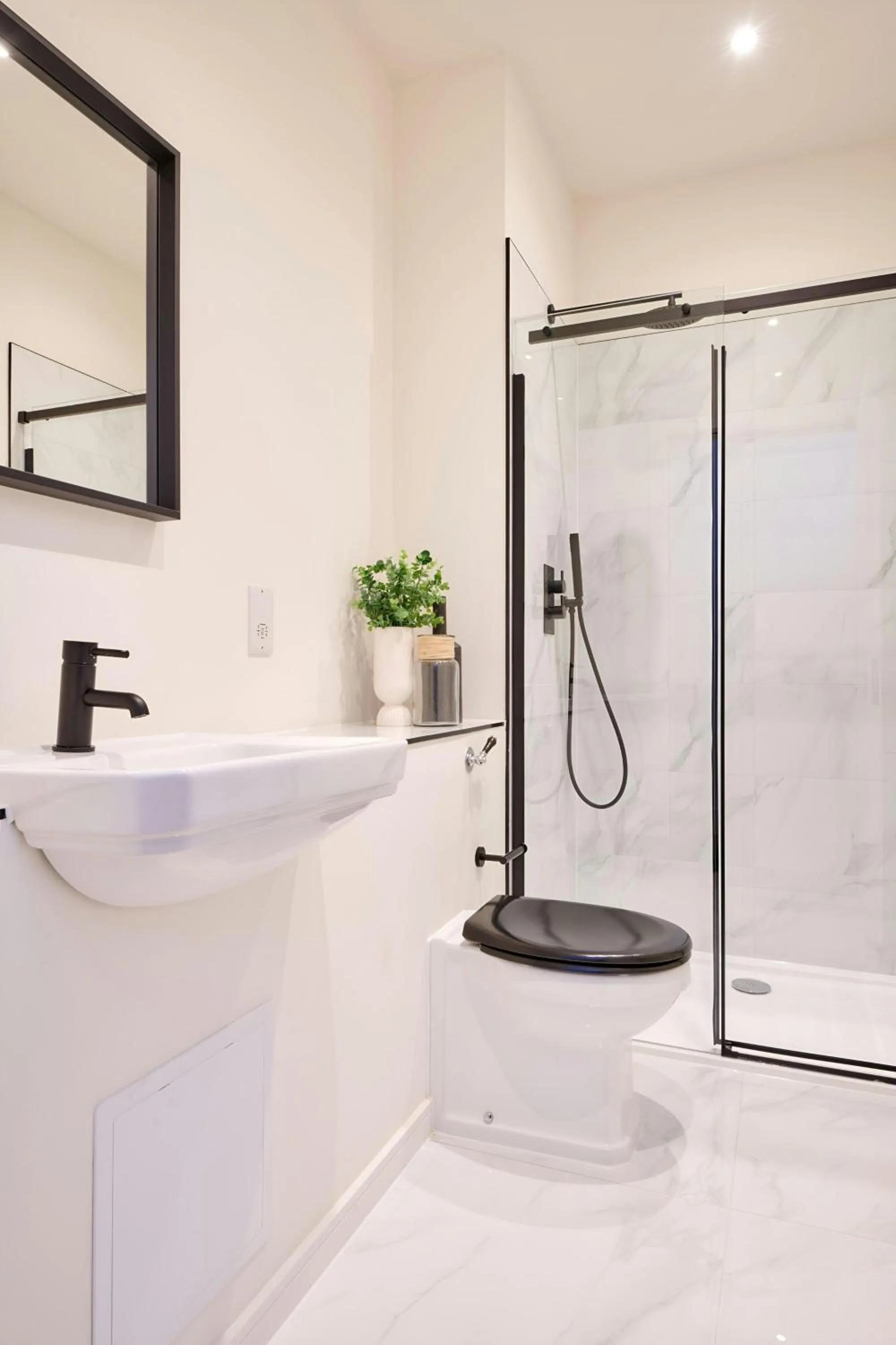 Bathroom in The Prince Hotel Vauxhall, Sonder by Marriott Bonvoy