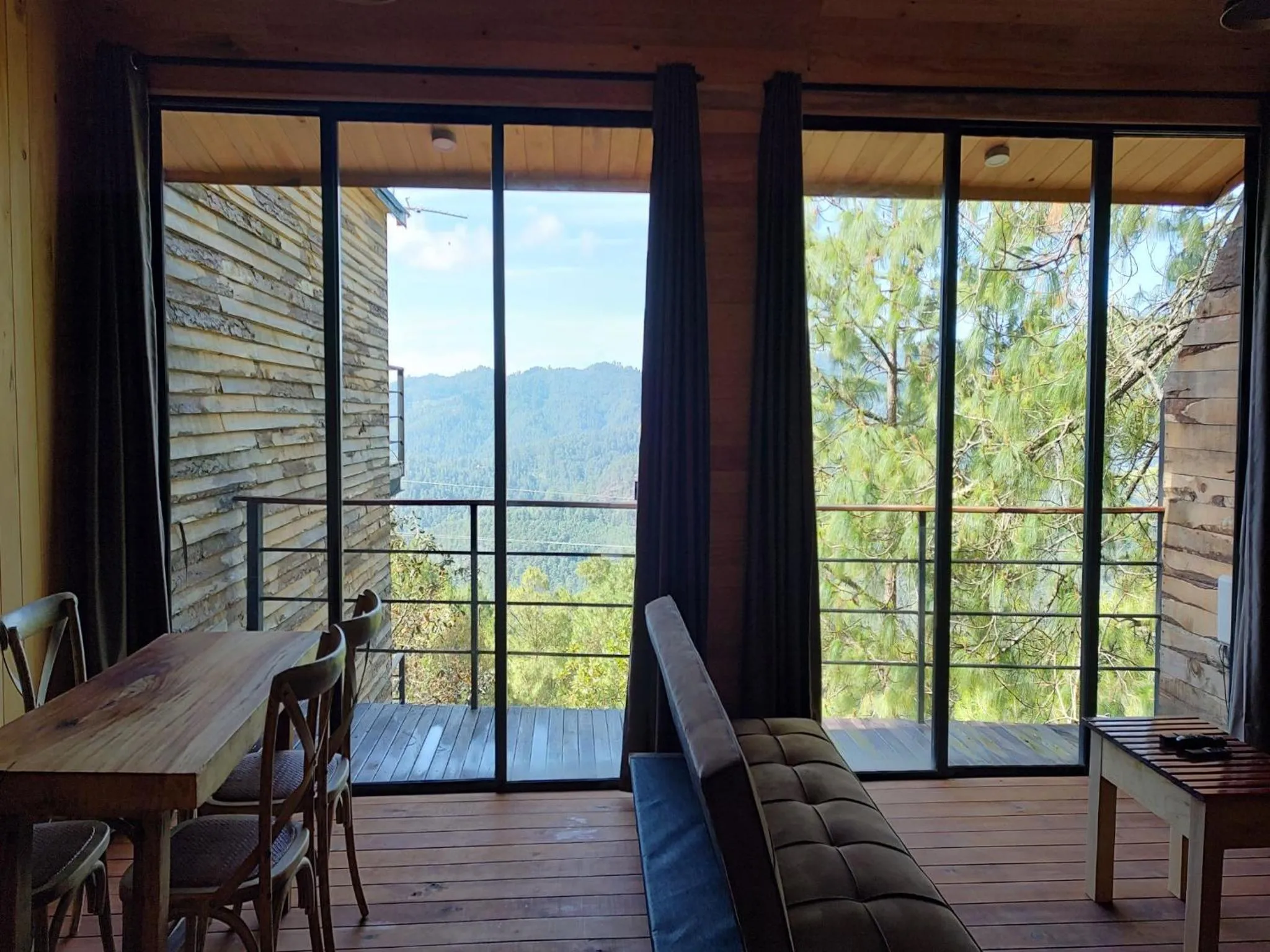 Alto de la Sierra by Rotamundos