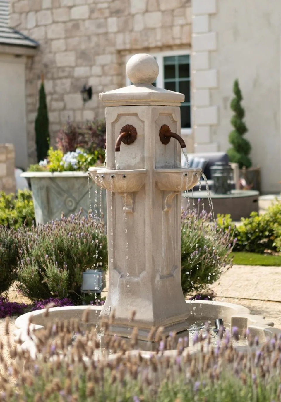 Property building in Domaine Chardonnay