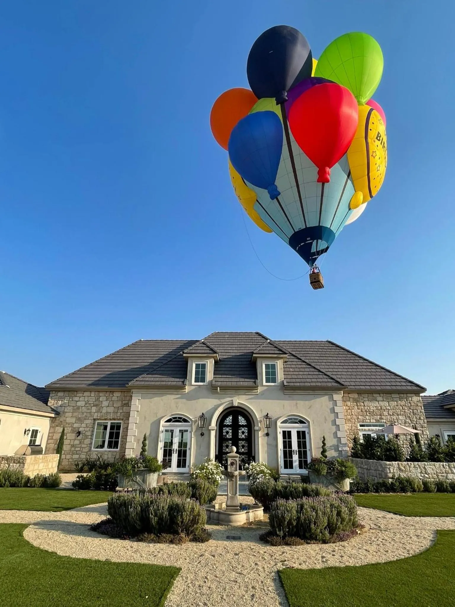 Property building in Domaine Chardonnay