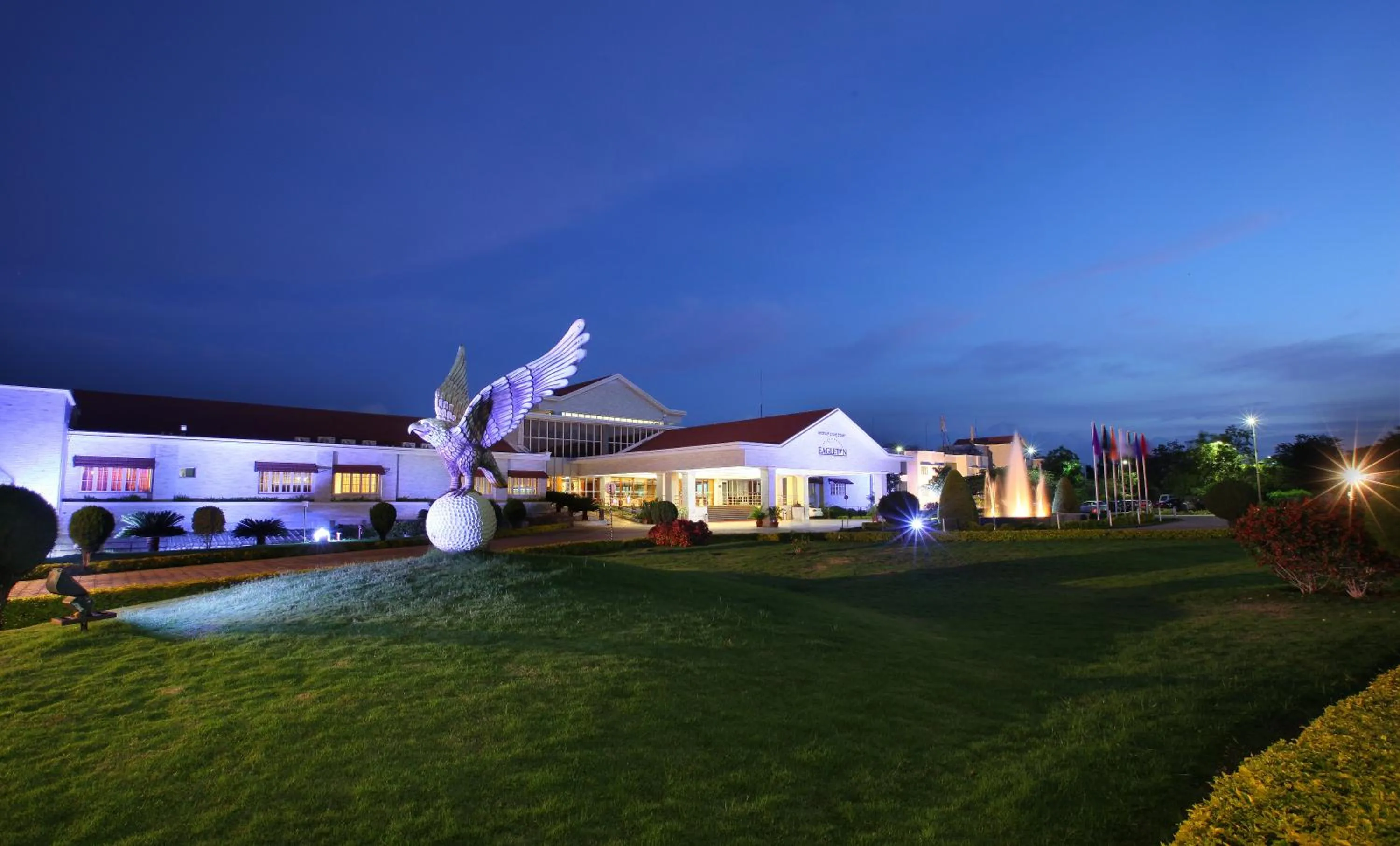 Facade/entrance in Eagleton The Golf Resort